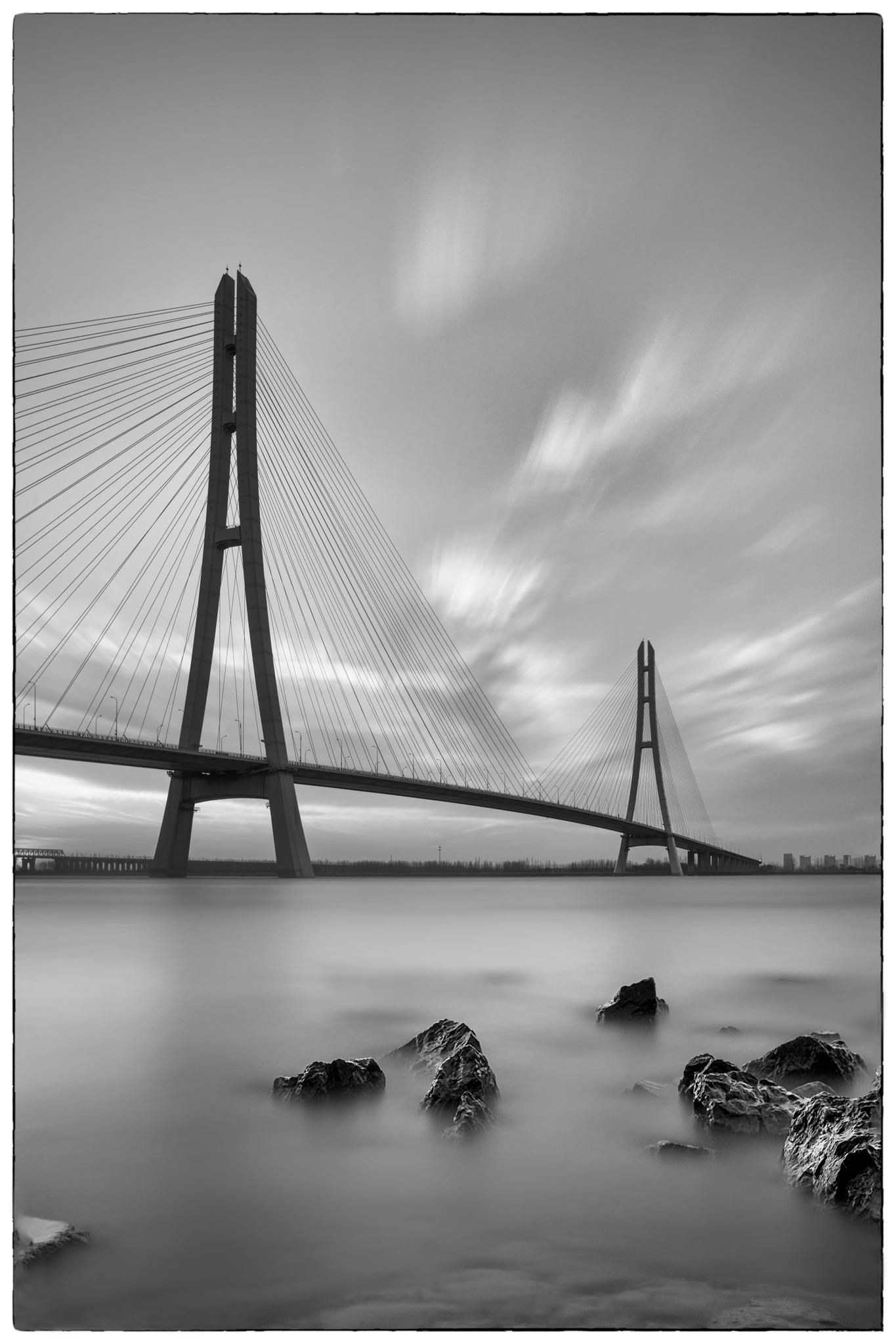 南京初春的江滩拍摄于南京长江三桥