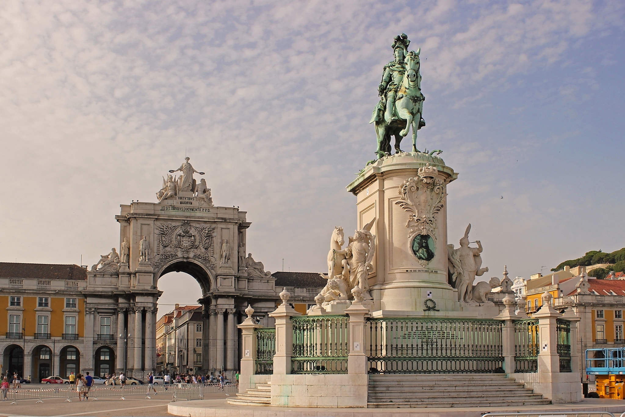 lisbon commerce square