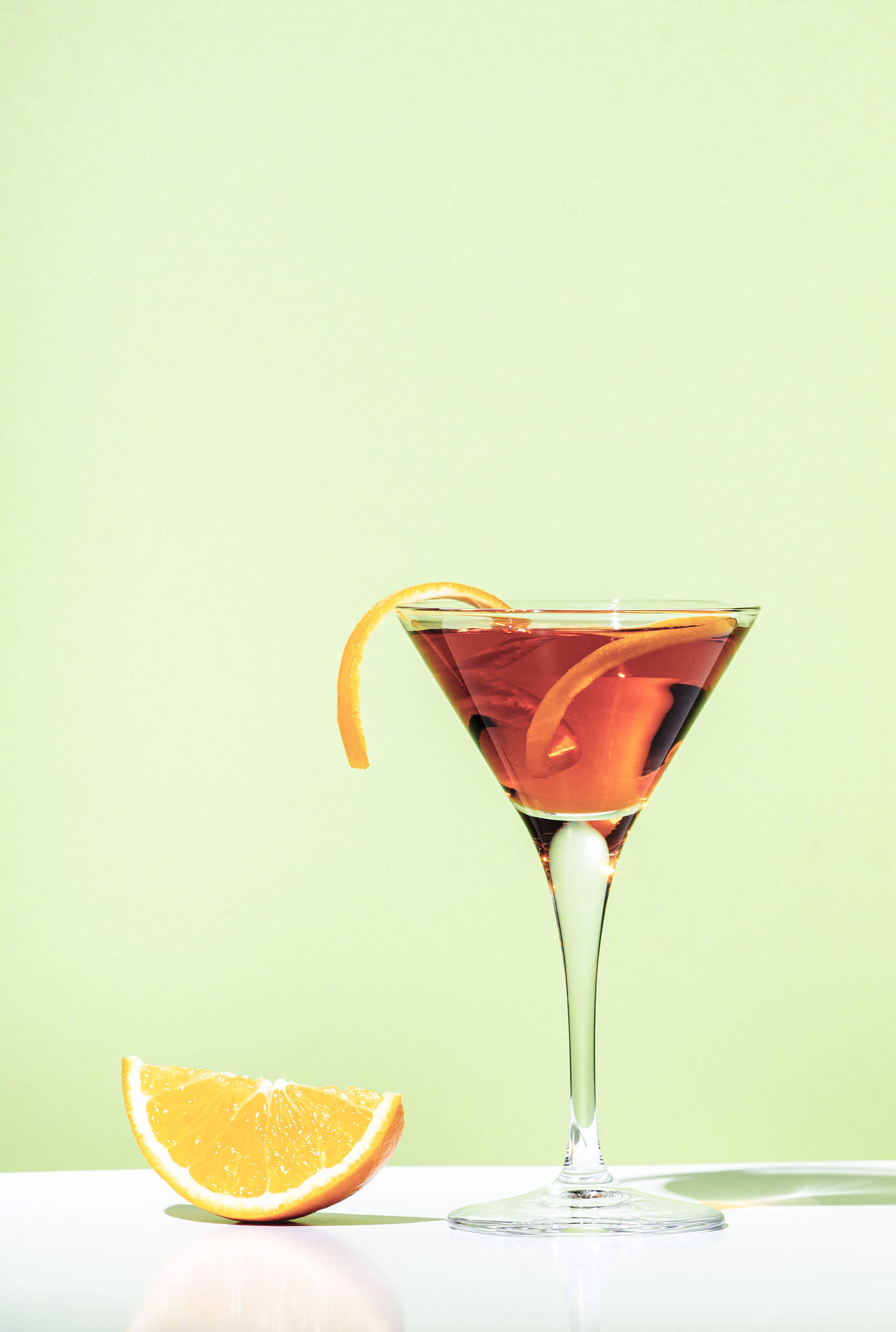 martinez-orange-cocktail-drink-with-red-vermouth-liqueur-bitter