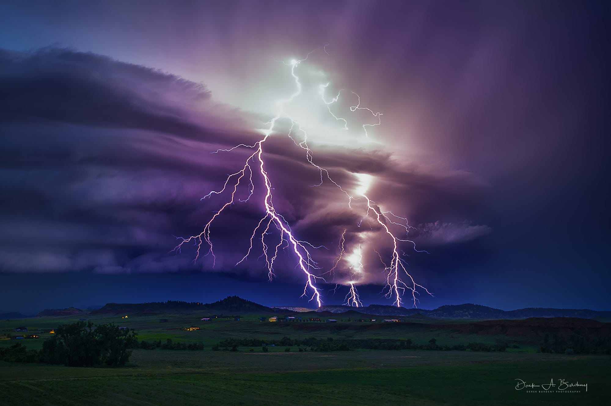 5705 0 single capture lightening from severe warned supercell