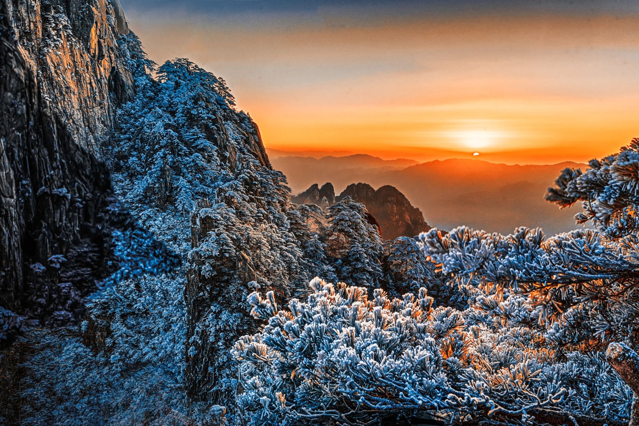 最美黄山雪景日出图图片