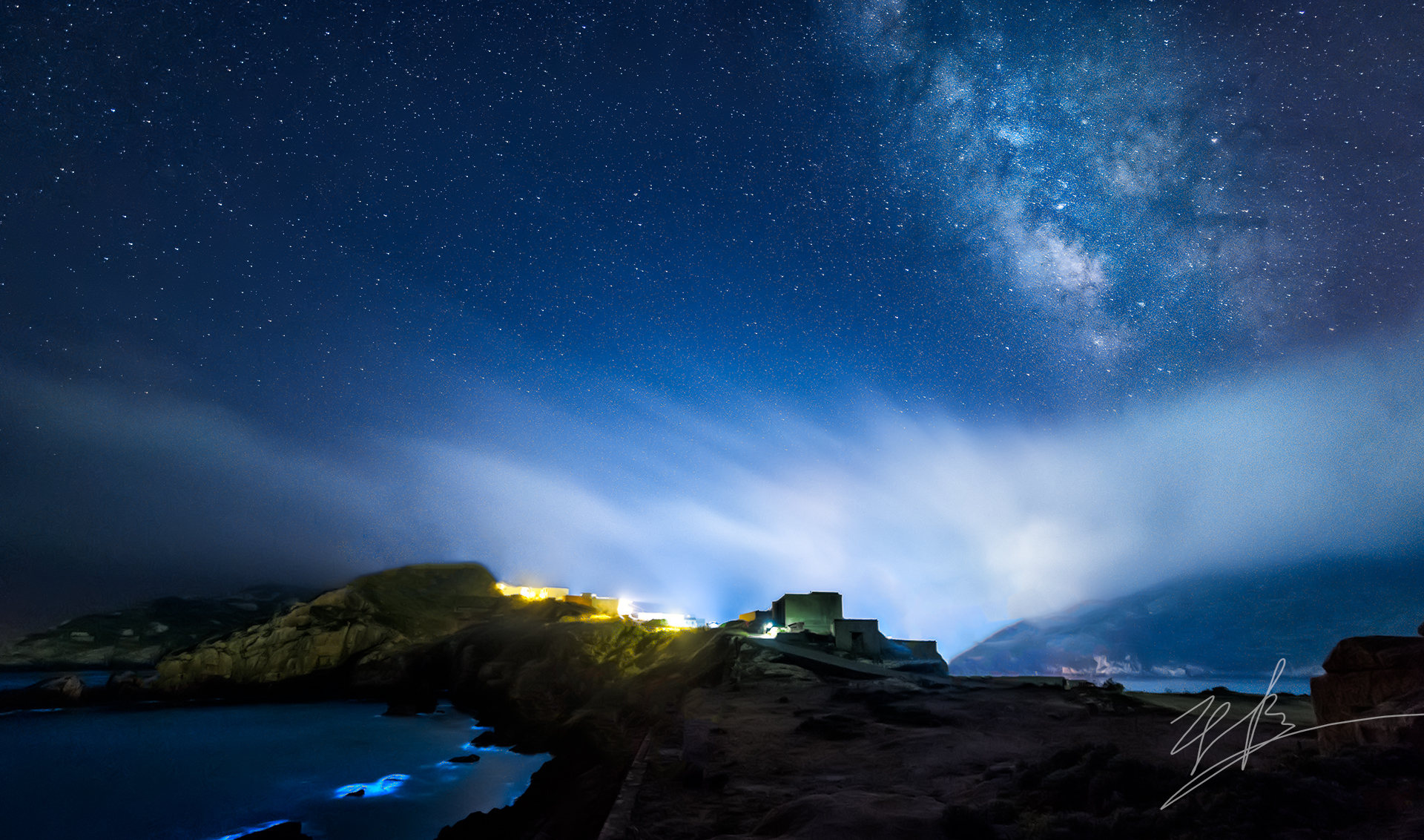 浩瀚星空和荧光海的碰撞