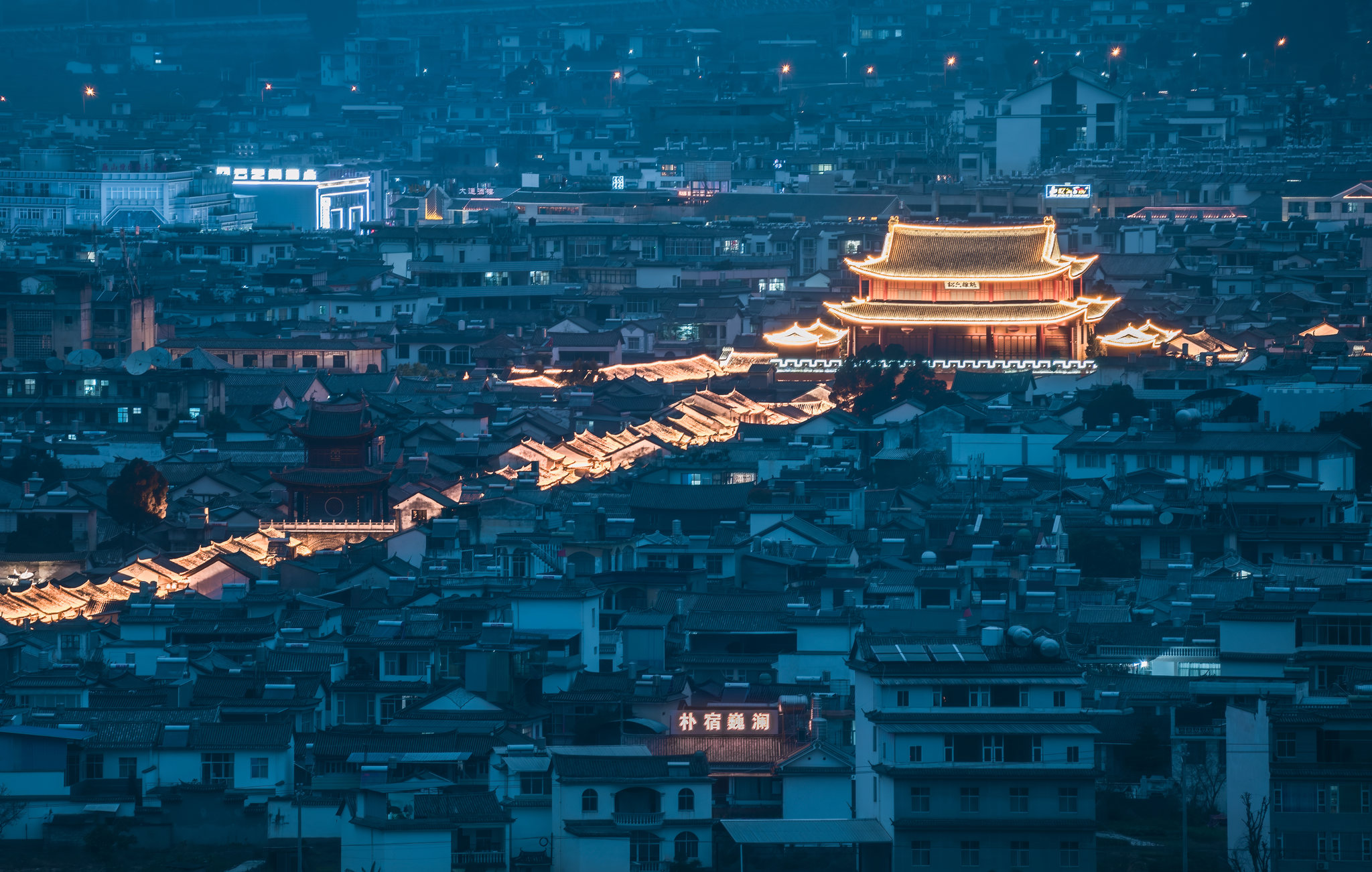 拱辰楼 中国历史文化名城巍山古城古街初灯蓝调