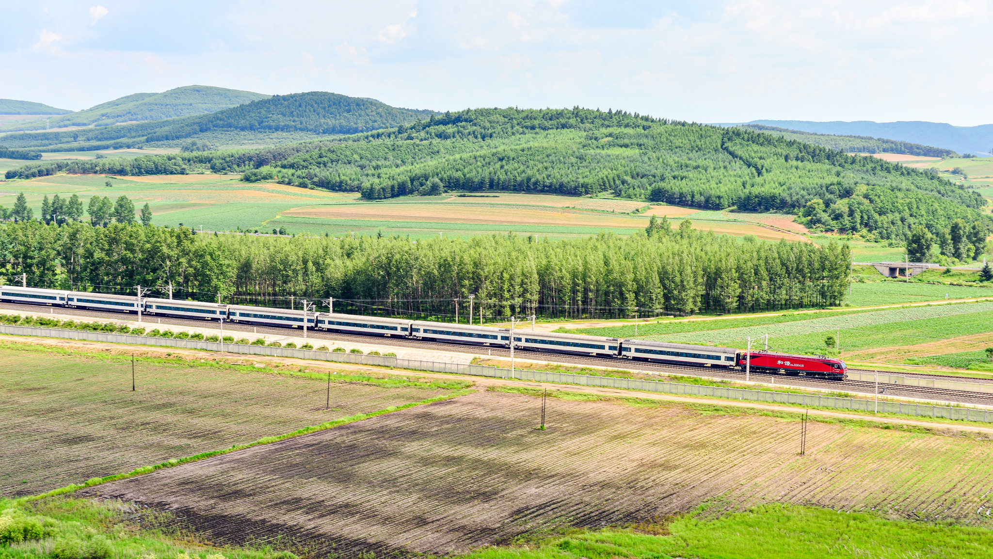 hxd3d机车牵引bsp车底的k7002次通过新滨绥线磨刀石