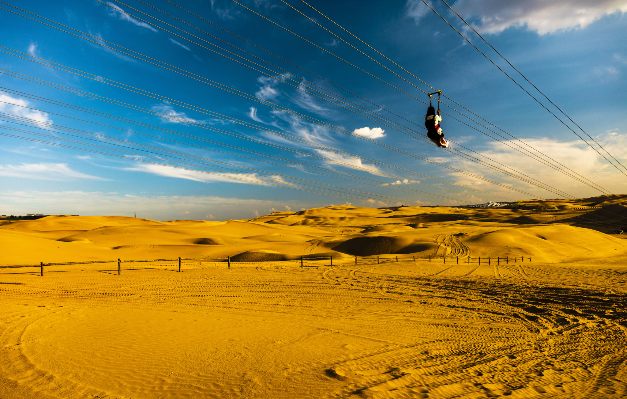 沙漠飞索.响沙湾滑索.