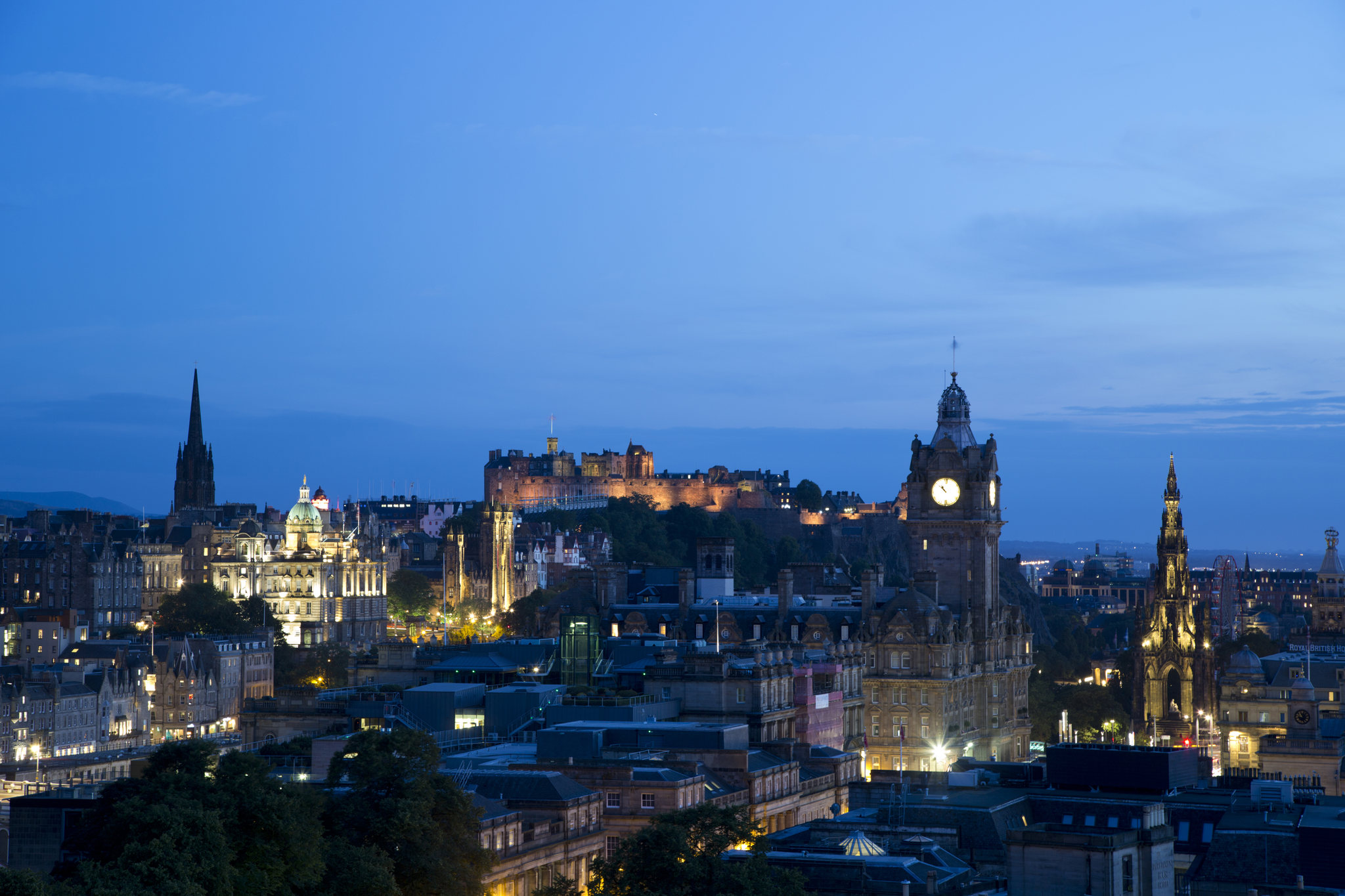 卡尔顿山俯拍世界文化遗产城市爱丁堡