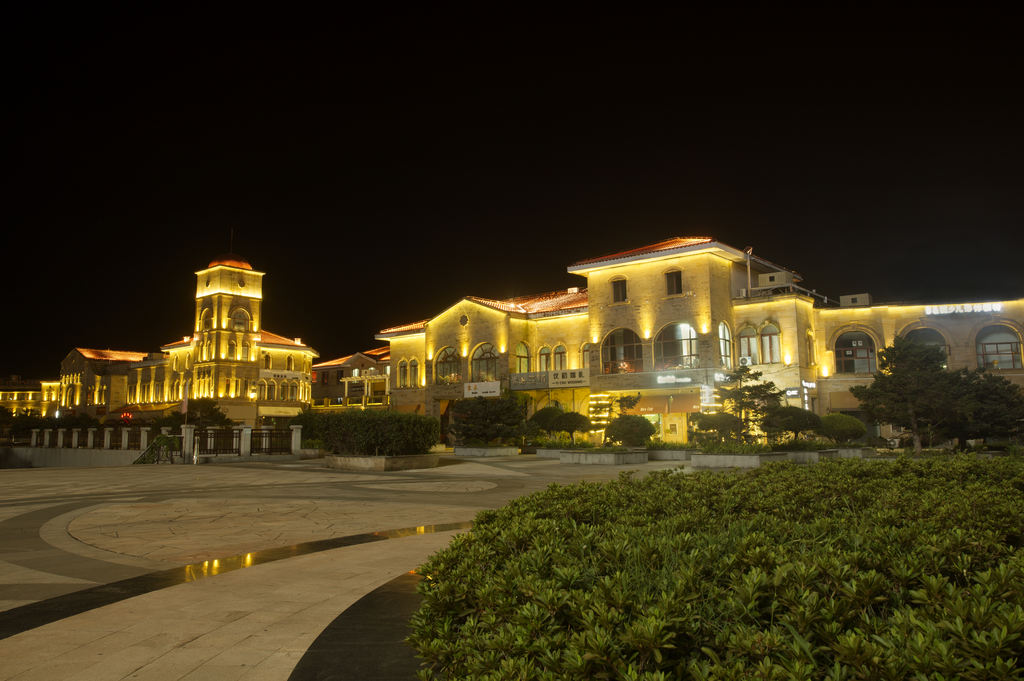 青岛唐岛湾步行街摄影照片