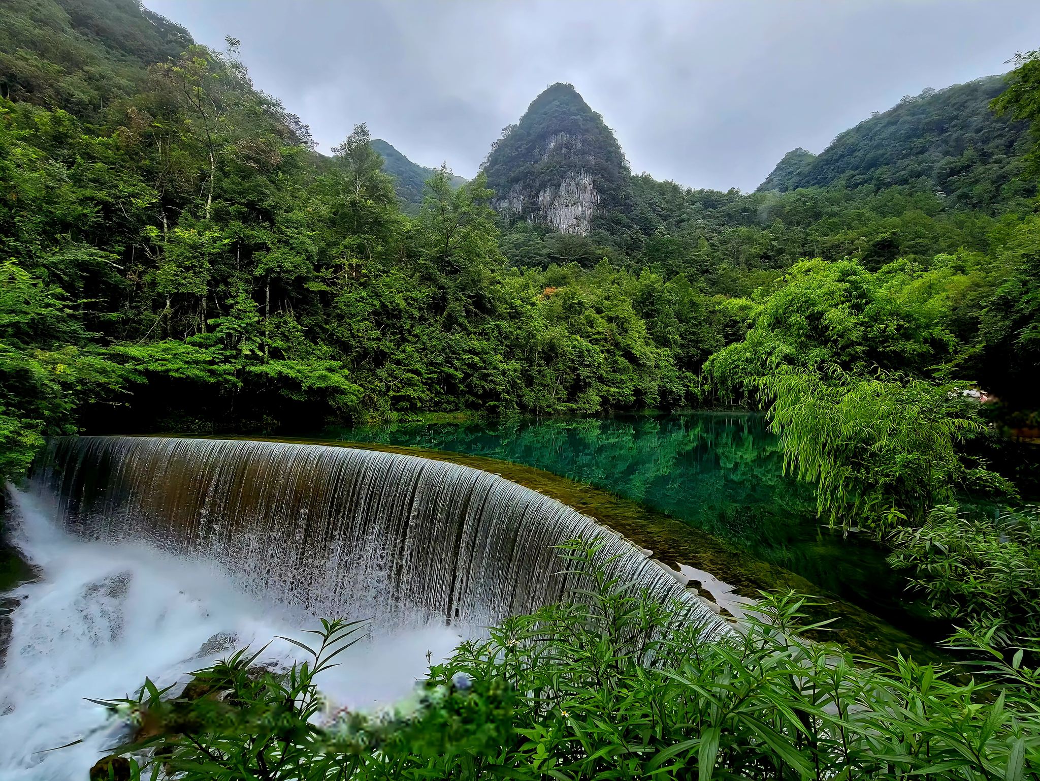 卧龙潭风光:卧龙潭位于贵州省黔南布依族苗族自治州荔波县的小七孔
