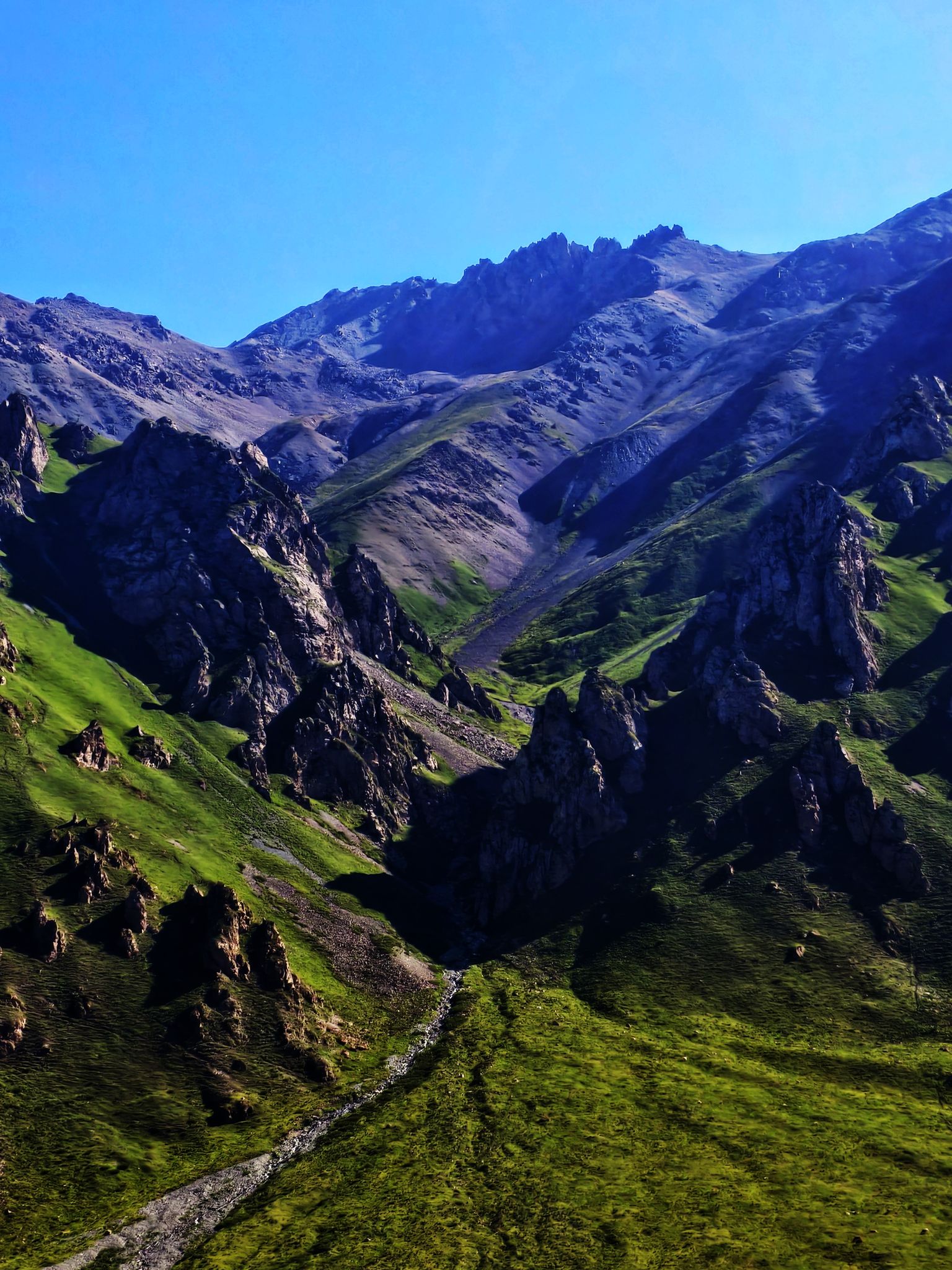独库公路上的高山险峰