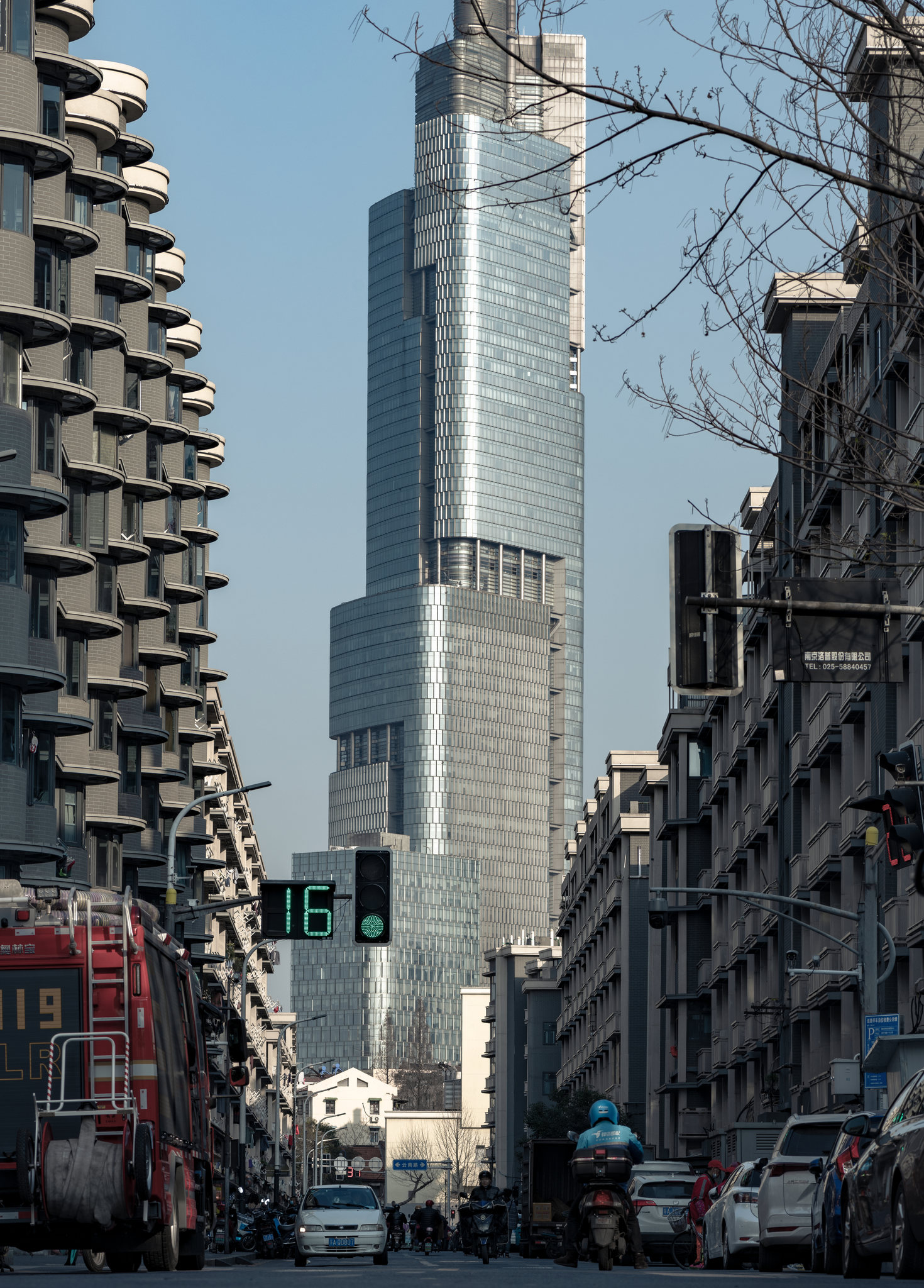 20 0 西桥遥望紫峰大厦,很网红的一个机位点亮攻略 0 次点亮 已推荐