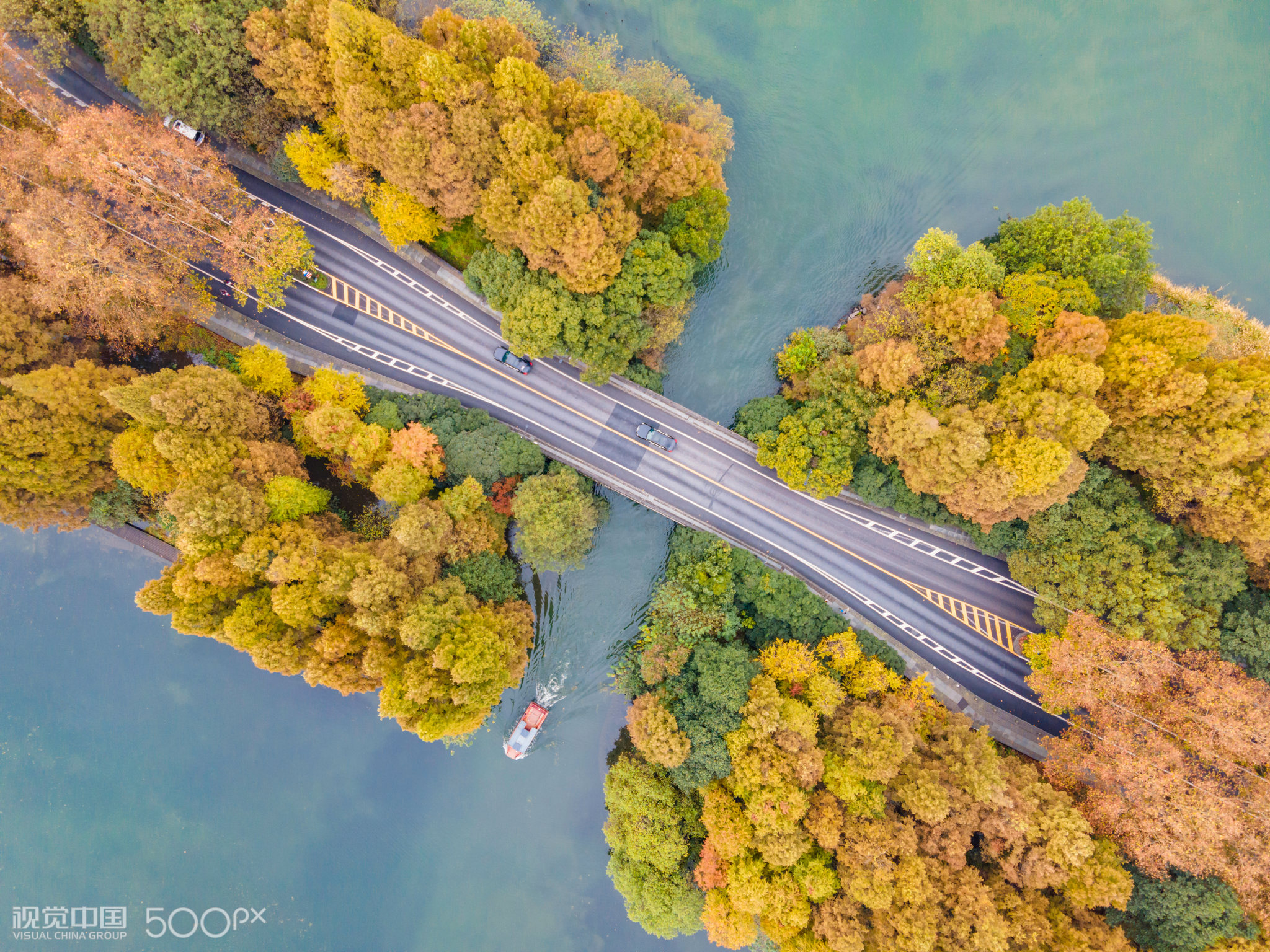 航拍杭州西湖杨公堤秋色