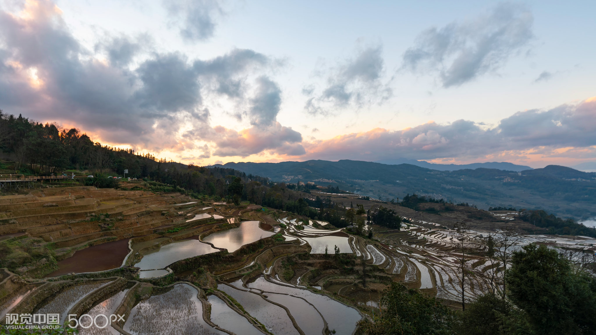 云南元阳哈尼梯田日落