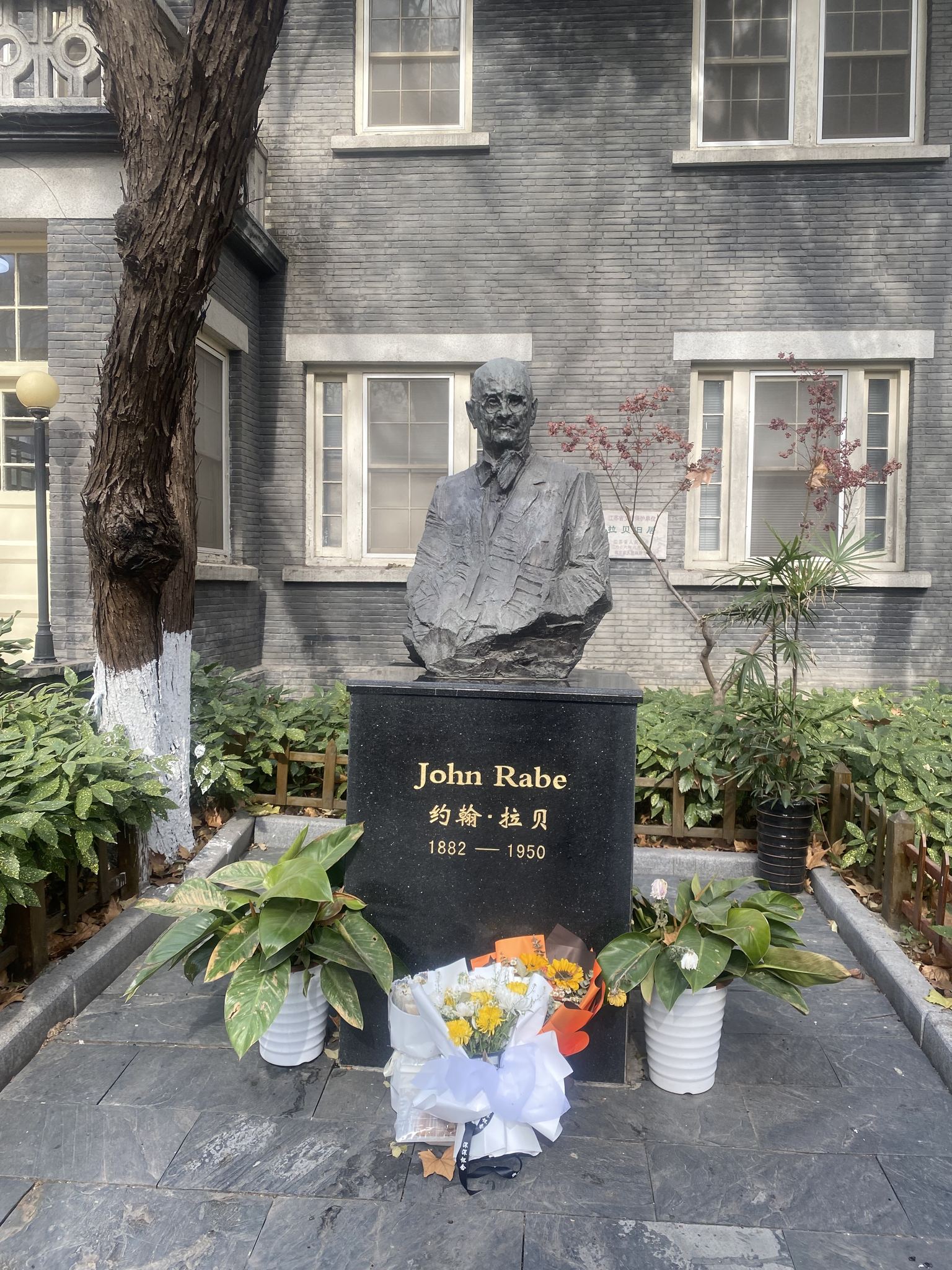 南京拉贝故居雕像