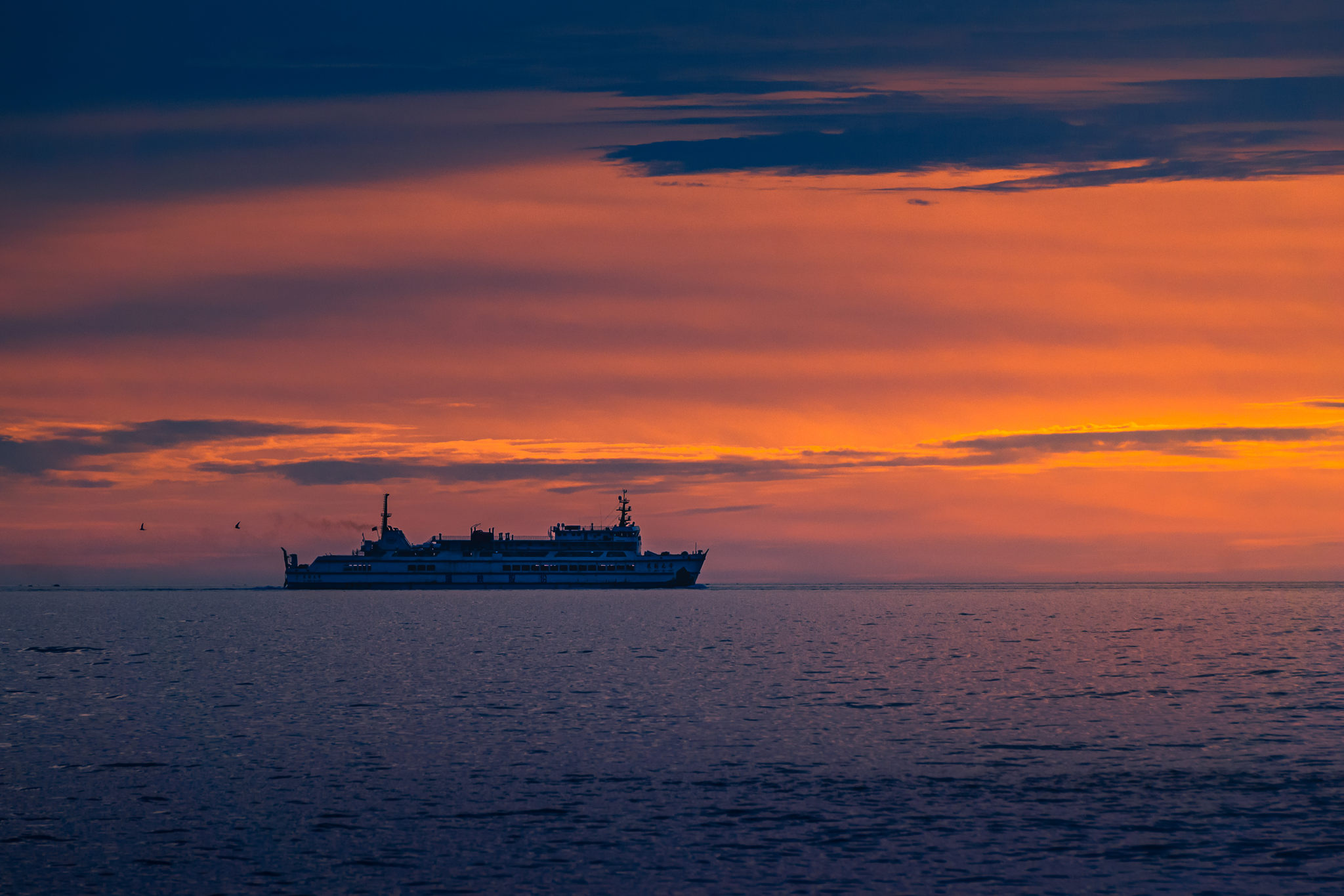 夕阳下的琼州海峡