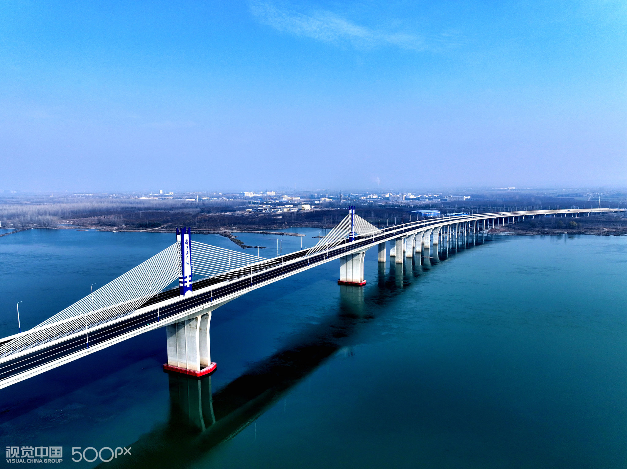 河谷大桥横跨汉江