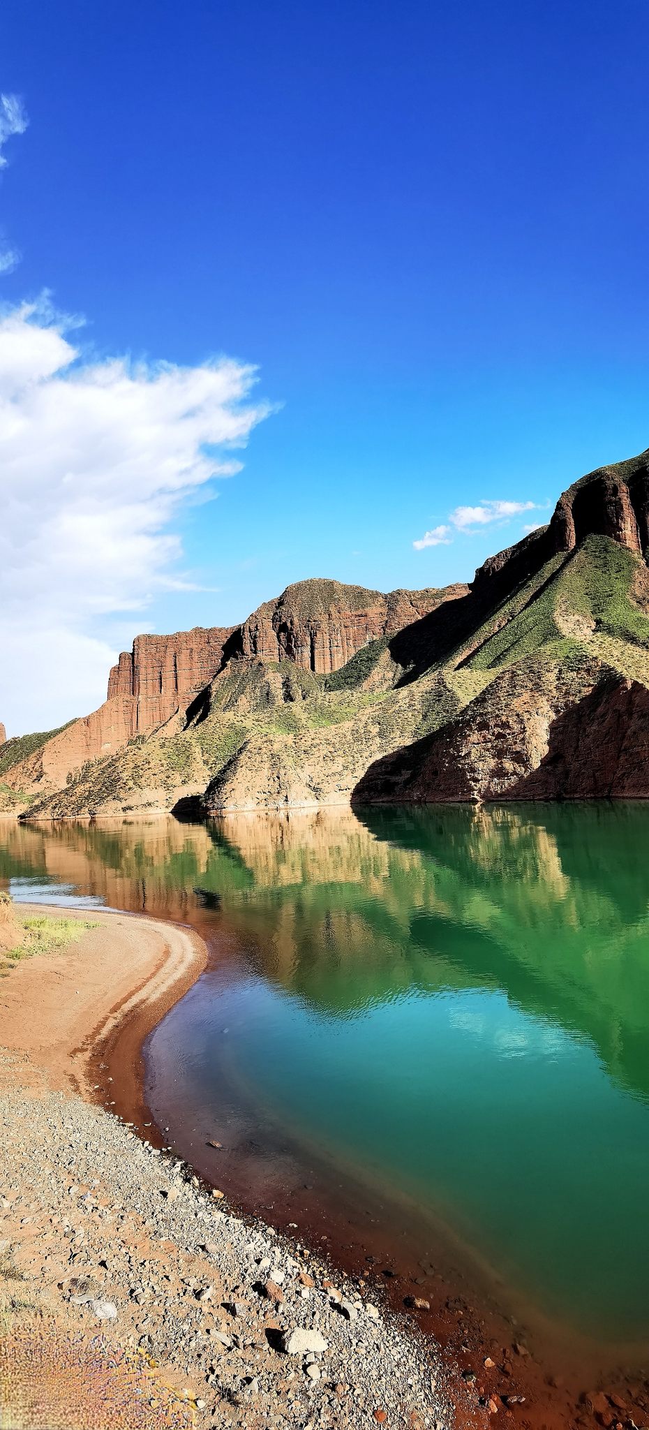 坎布拉国家森林公园风光系列之丹霞地貌李家峡水库青海省黄南藏族自治