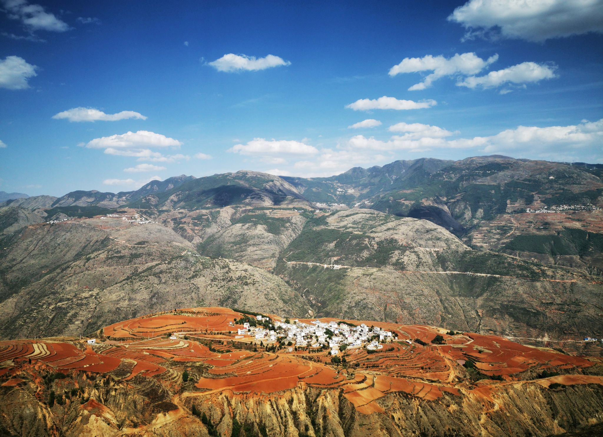 云南东川红土地,落霞沟