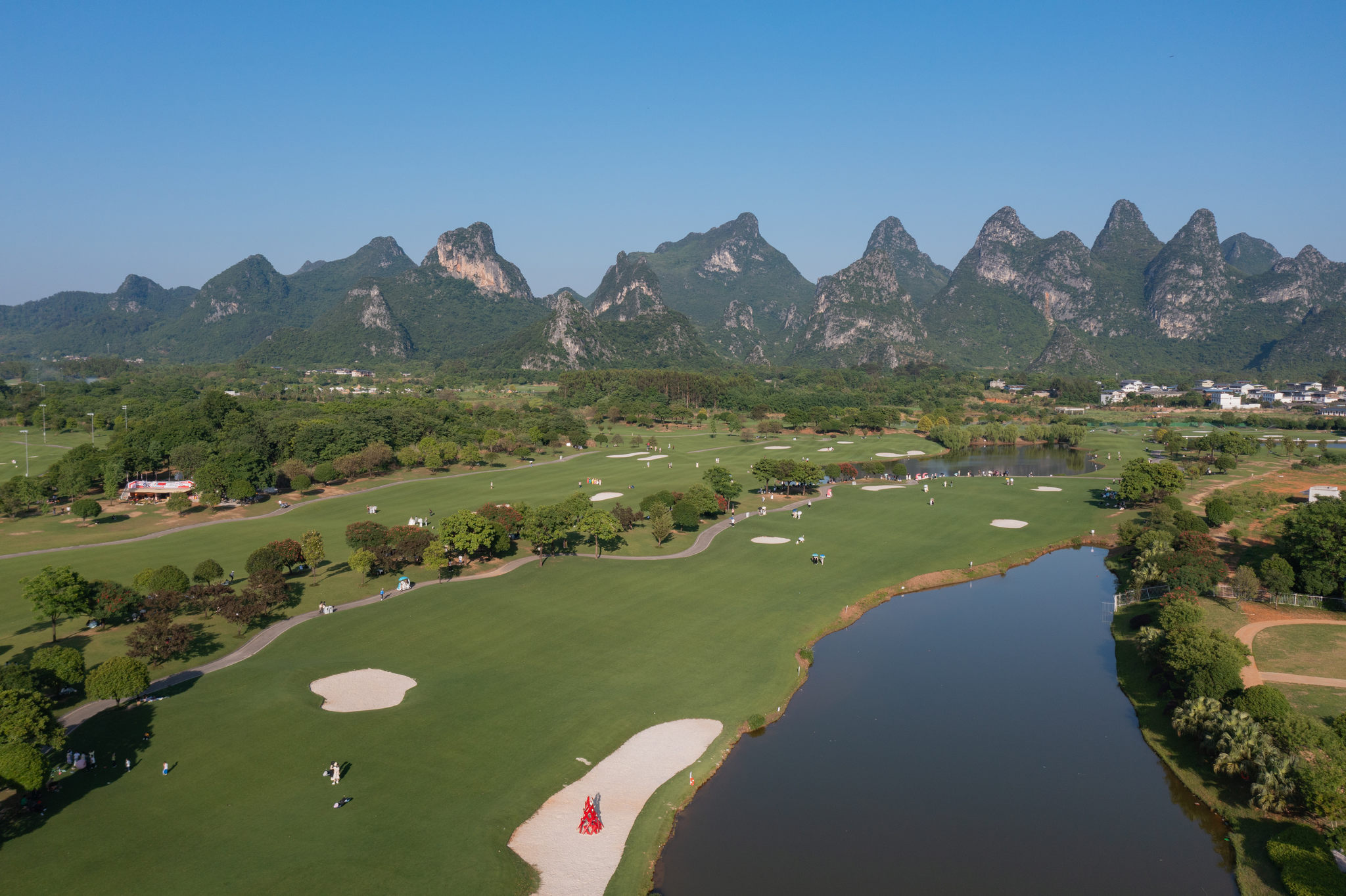 夏天的休闲草地