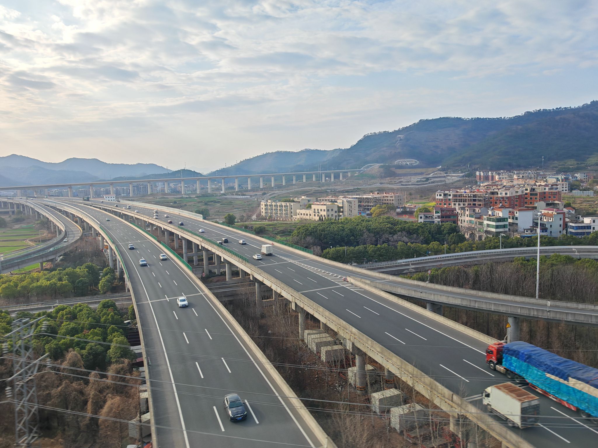 浙江金华交通与乡村风光