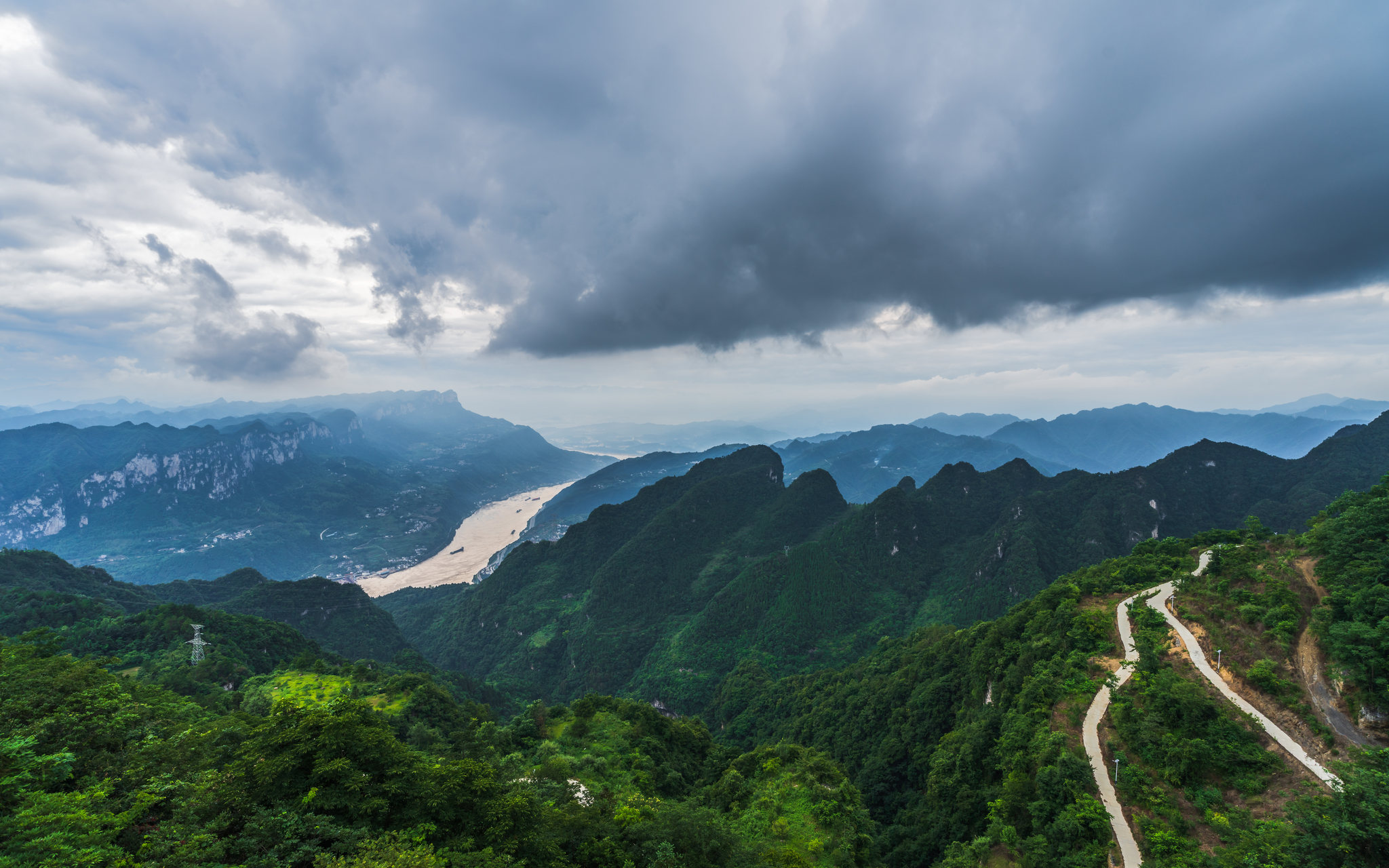 宜昌金刚山看西陵峡风光