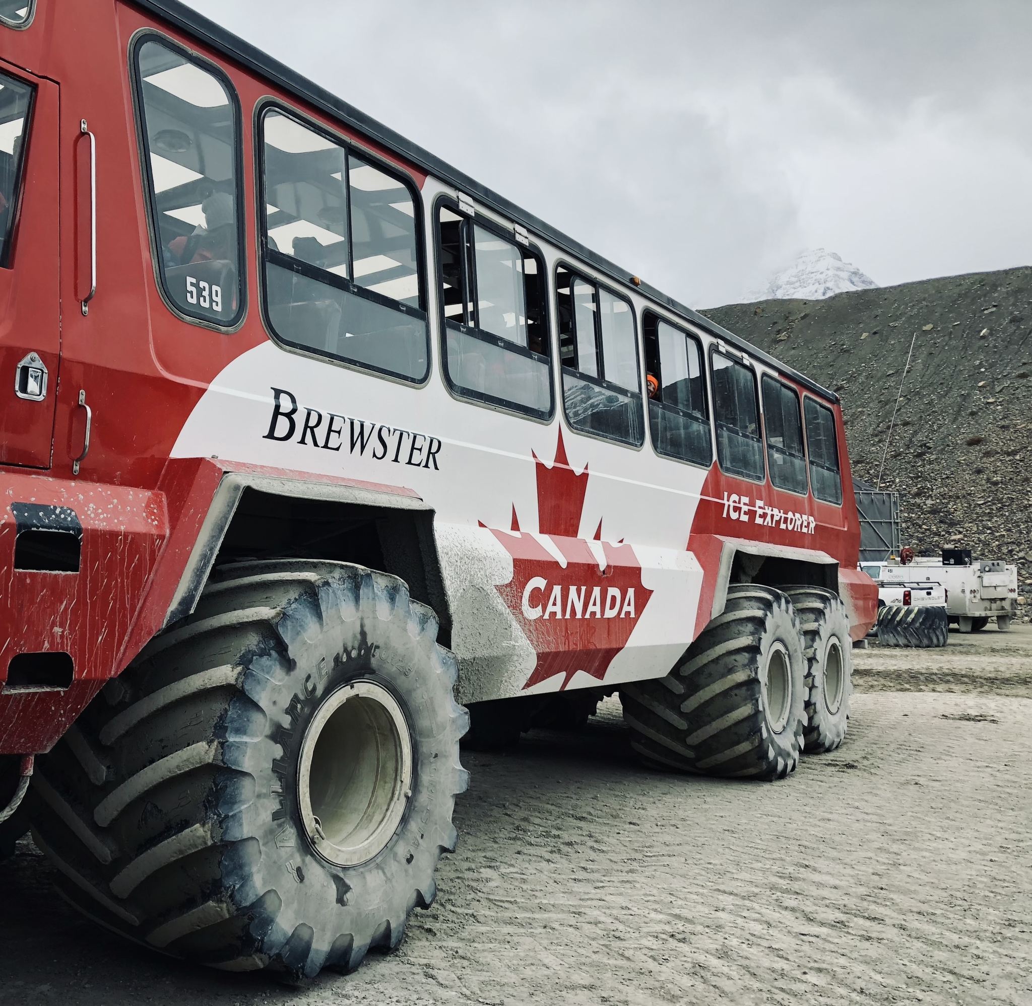 加拿大 哥伦比亚冰原上的大脚车