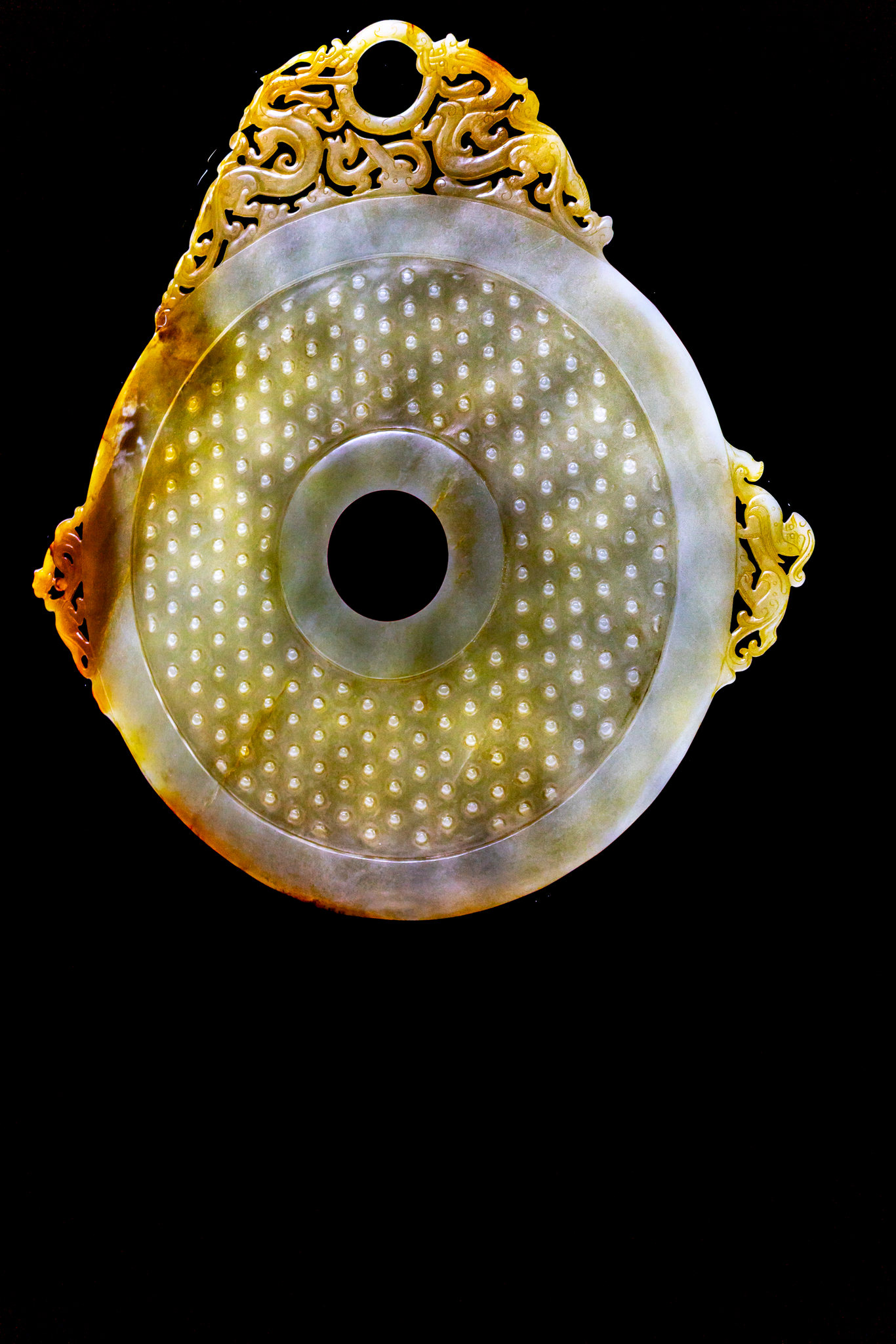 河北保定定州博物馆东汉龙螭衔环乳钉纹青玉璧馆藏品