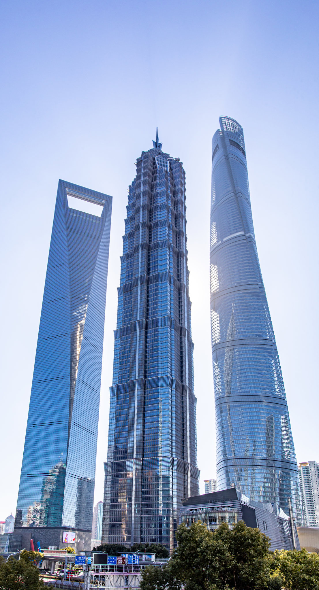 蓝天下的上海浦东陆家嘴三件套建筑景观