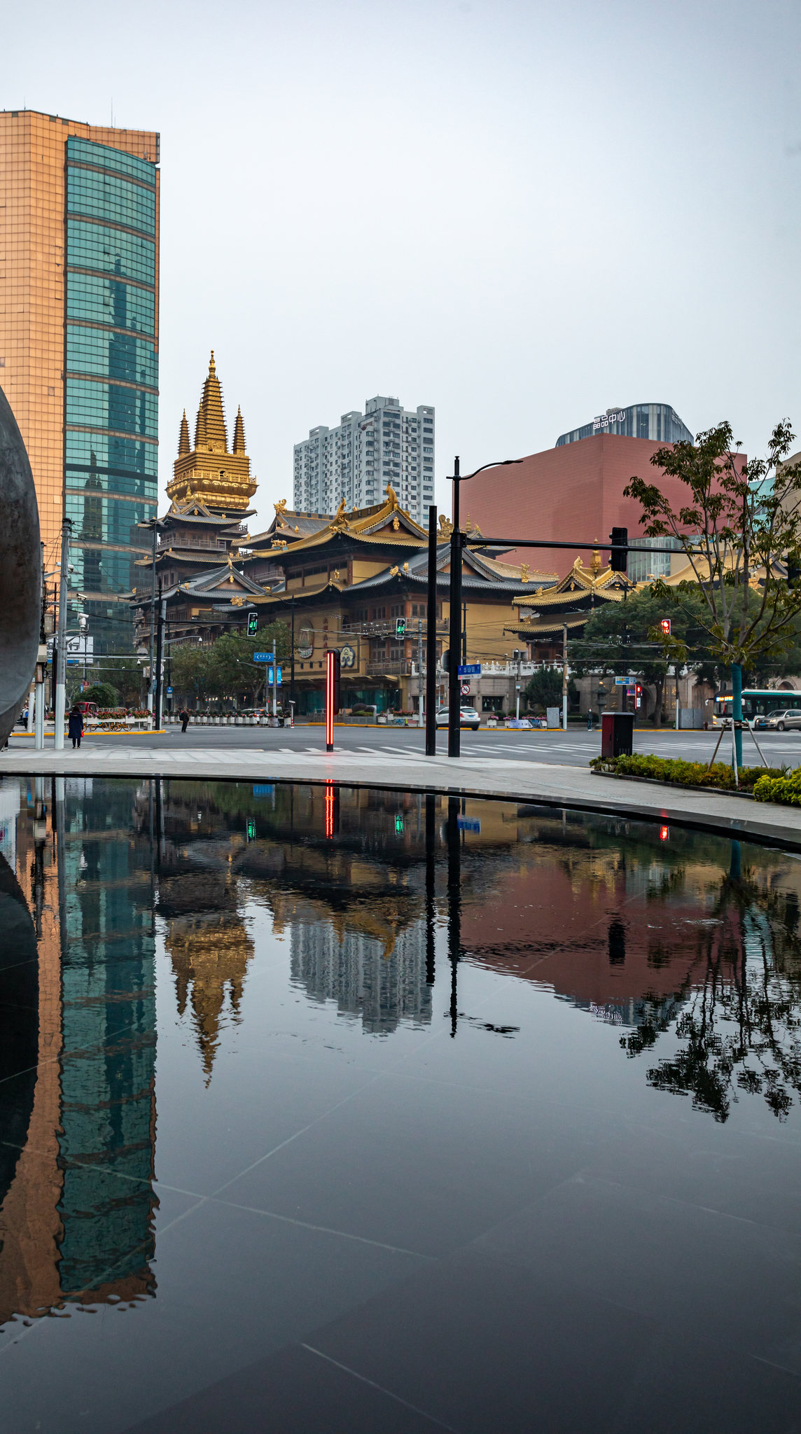 上海静安寺建筑城市喷泉倒影景观