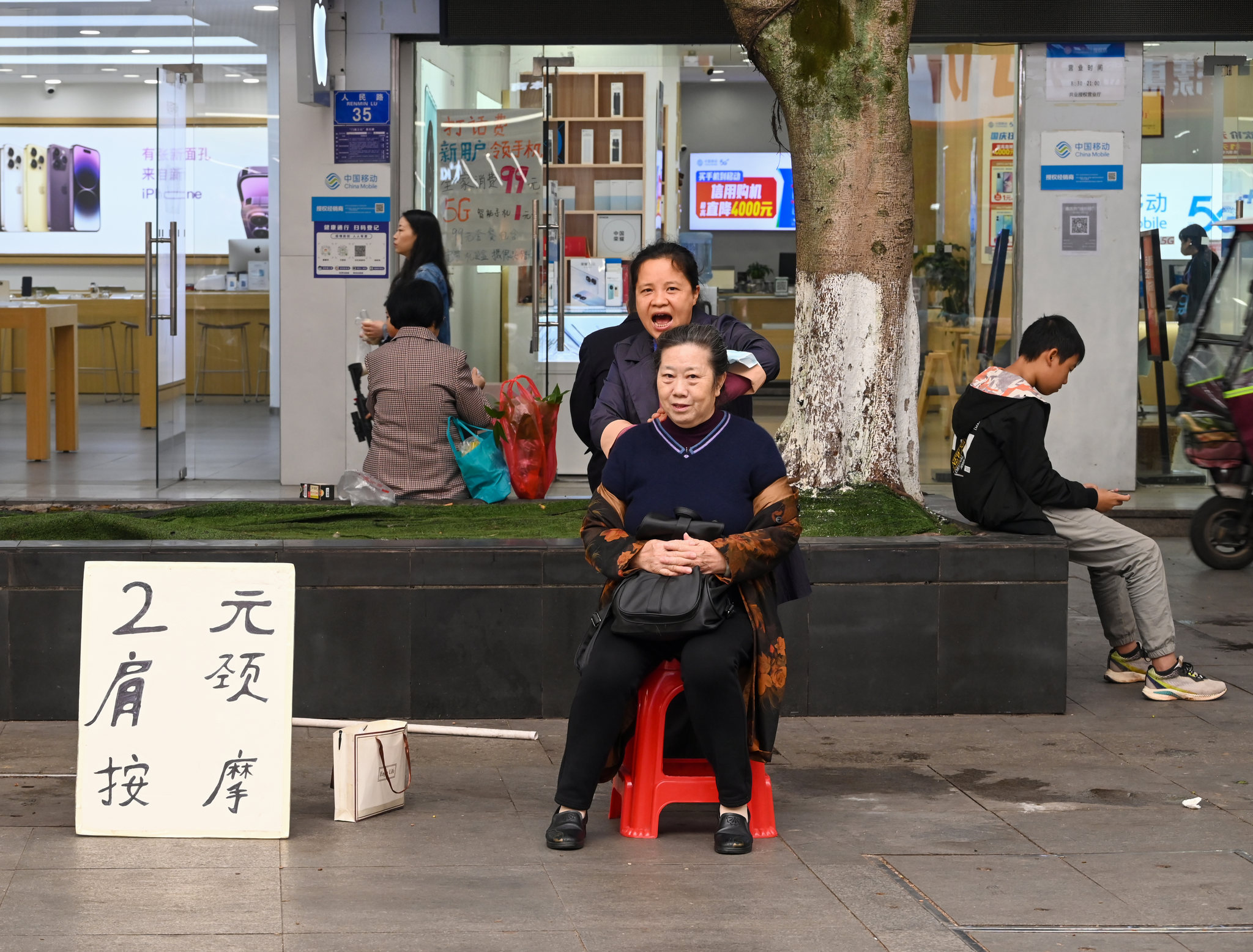《街头理疗》摄影作品_人文纪实摄影图片 - 500px摄影社区