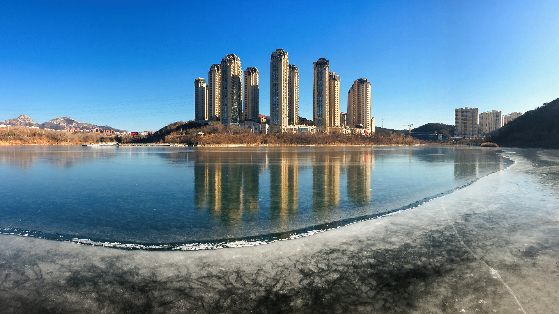 大连牧城驿湖冰面