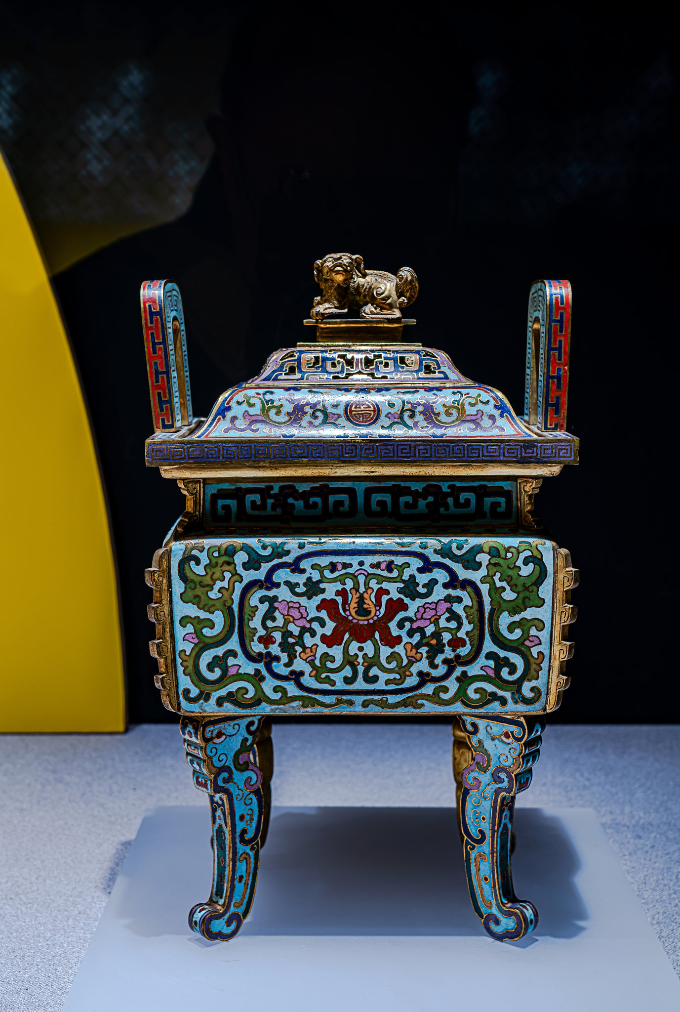 避暑山庄外八庙宫廷文物特展清铜掐丝珐琅四足鼎式炉