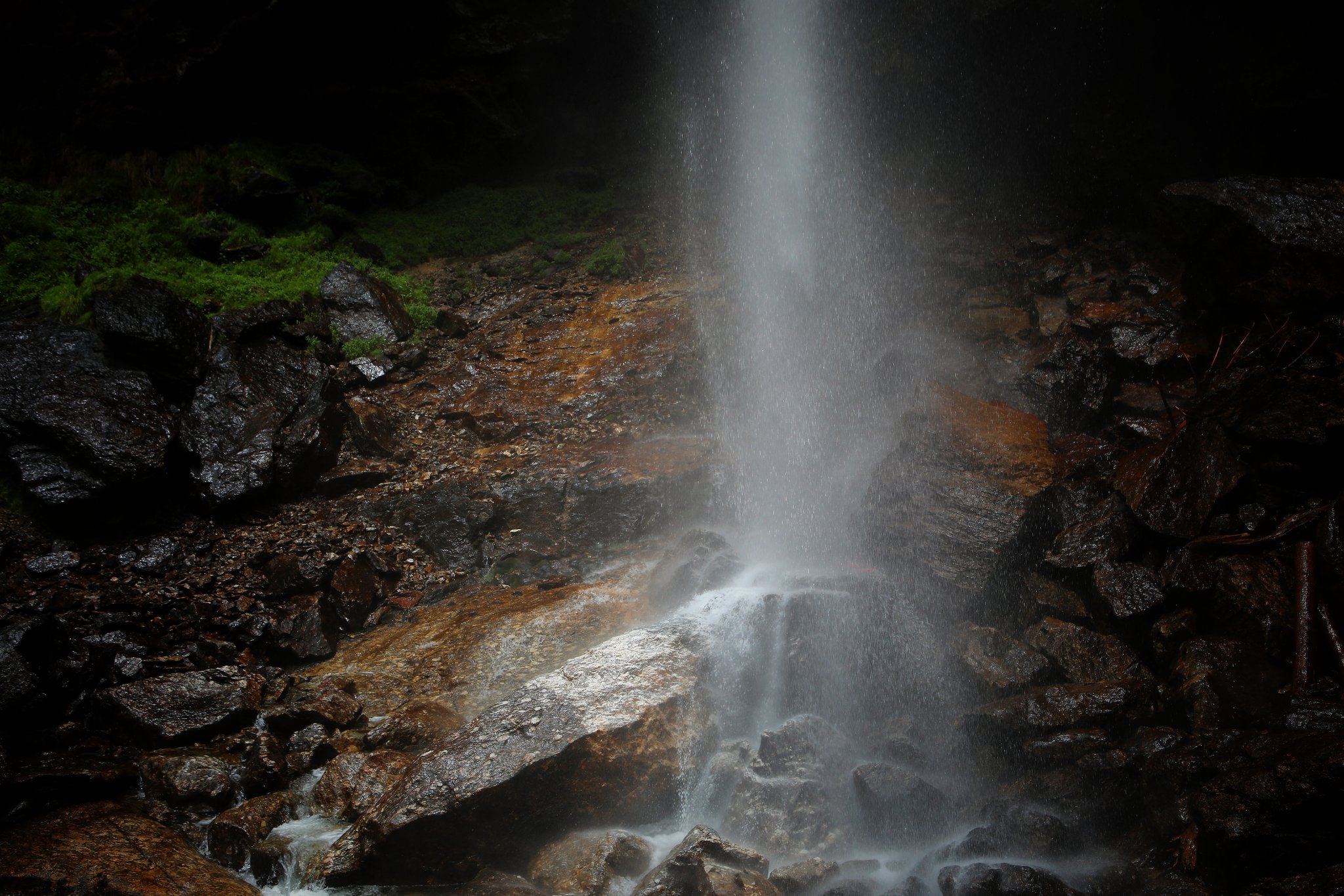 西藏日喀则吉隆沟开热瀑布
