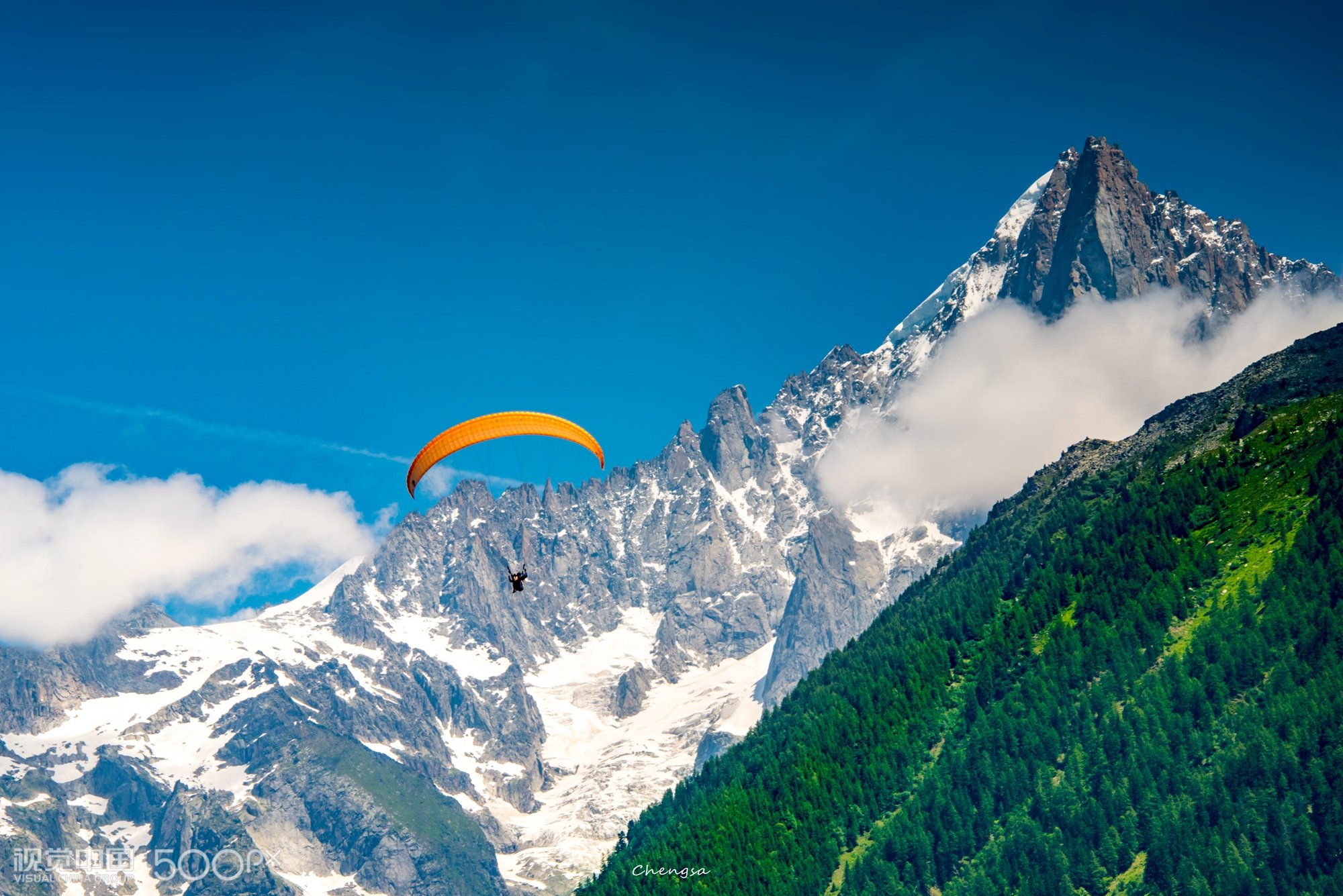 勃朗峰下的滑翔伞 paragliding in mont blanc area