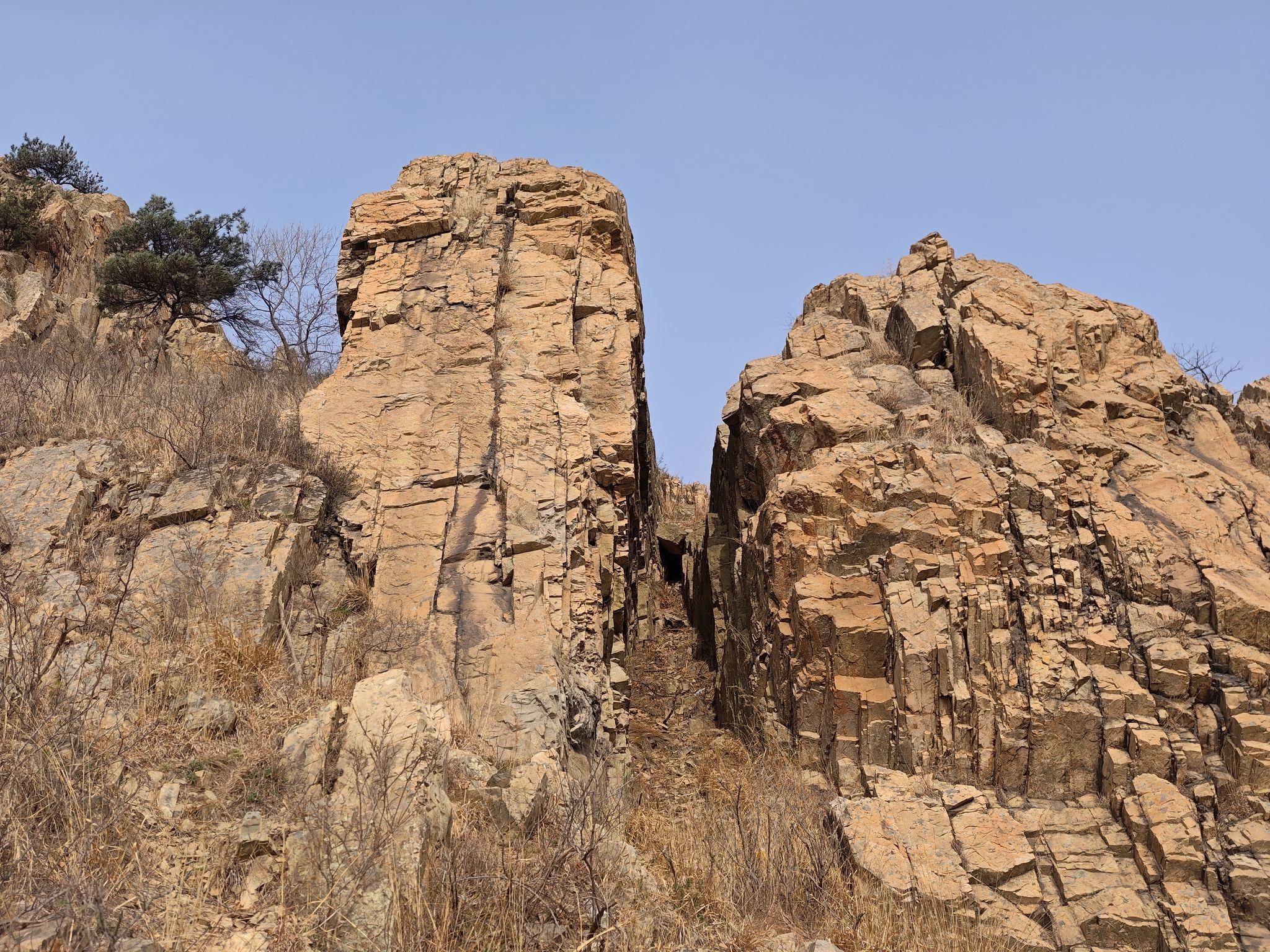 春天清明时节,莒县屋楼崮山风光无限