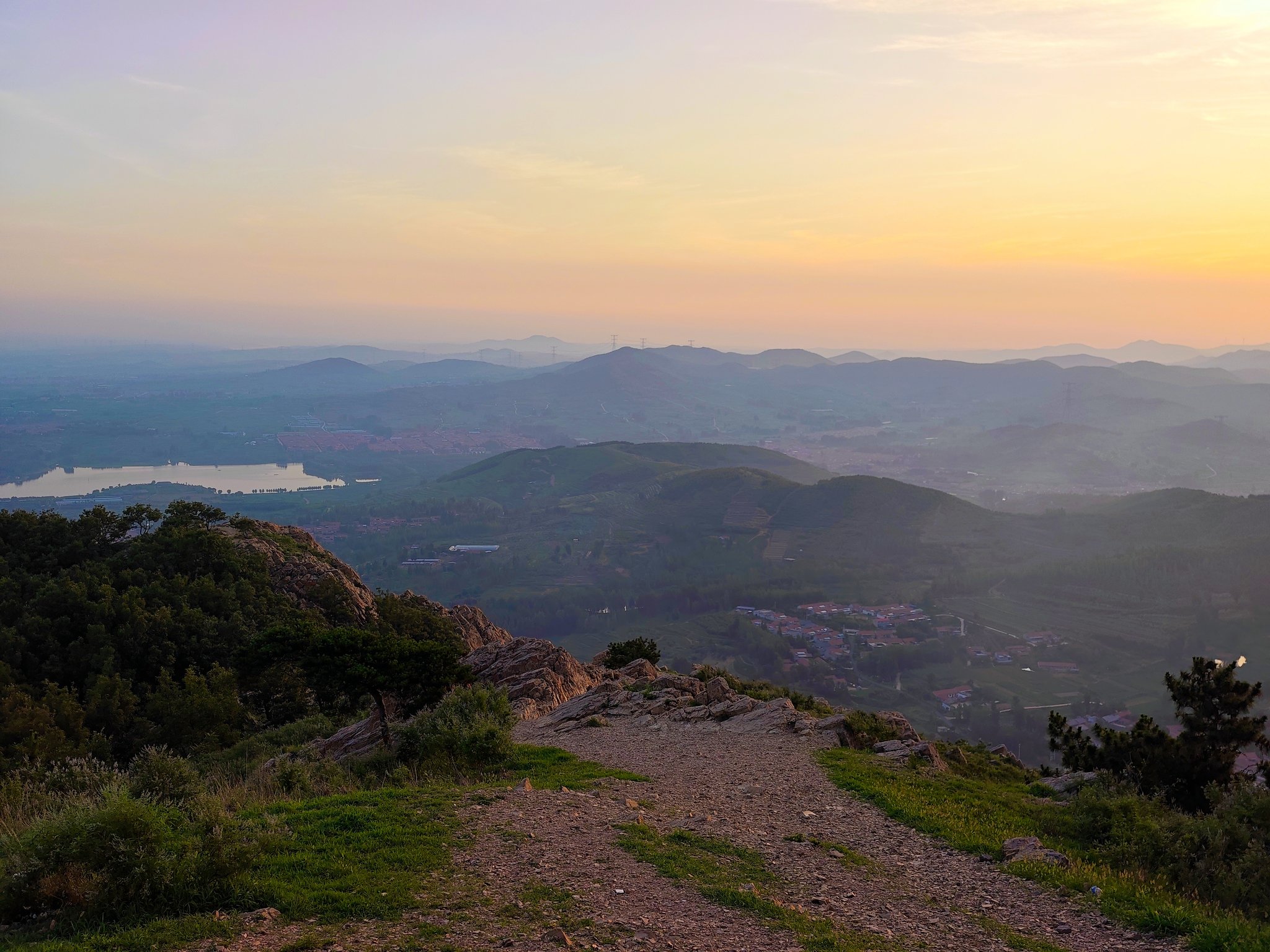 夏天小暑节气,莒县屋楼崮日出朝霞