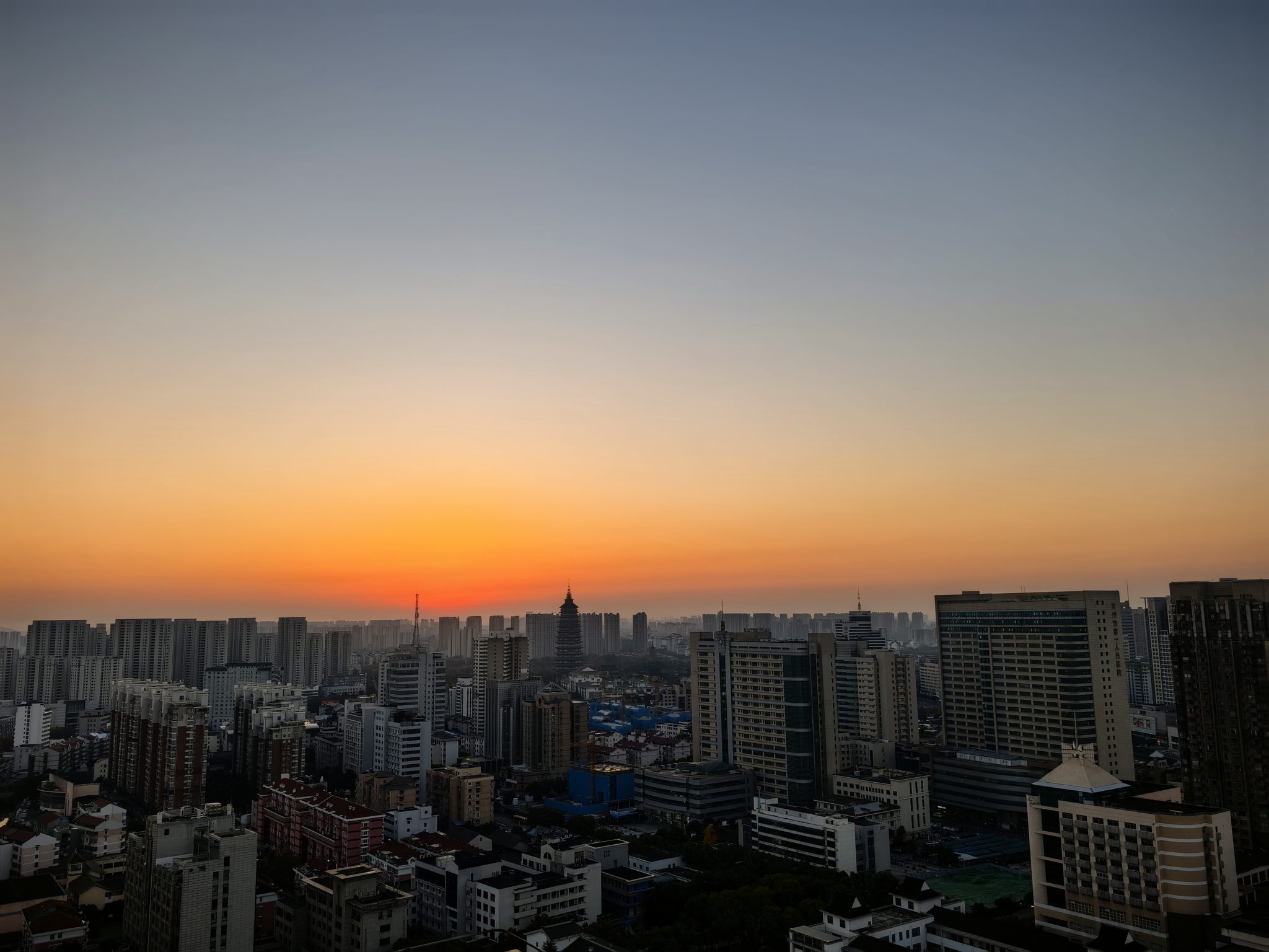 城市黎明前的曙光