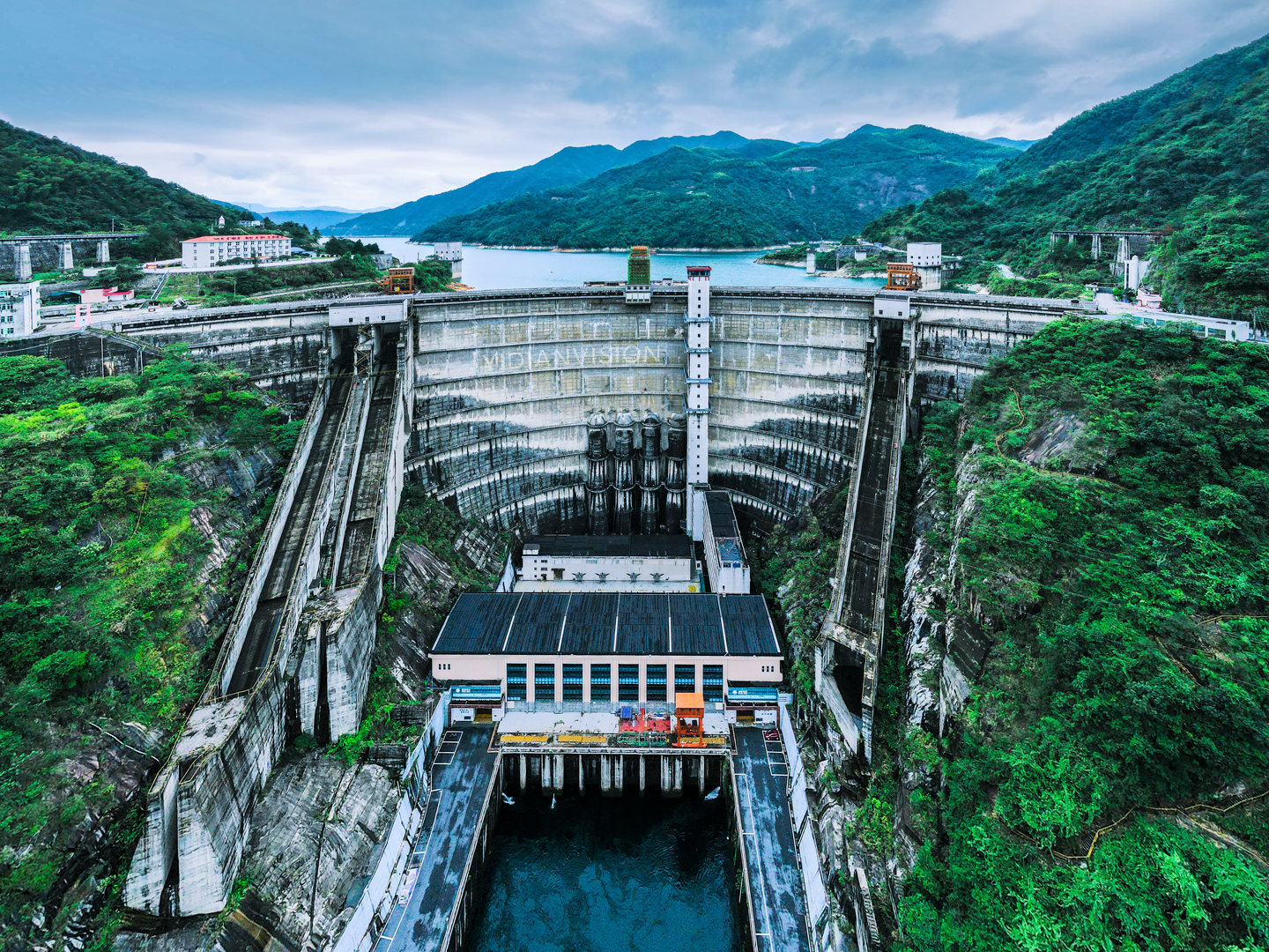 东江大坝