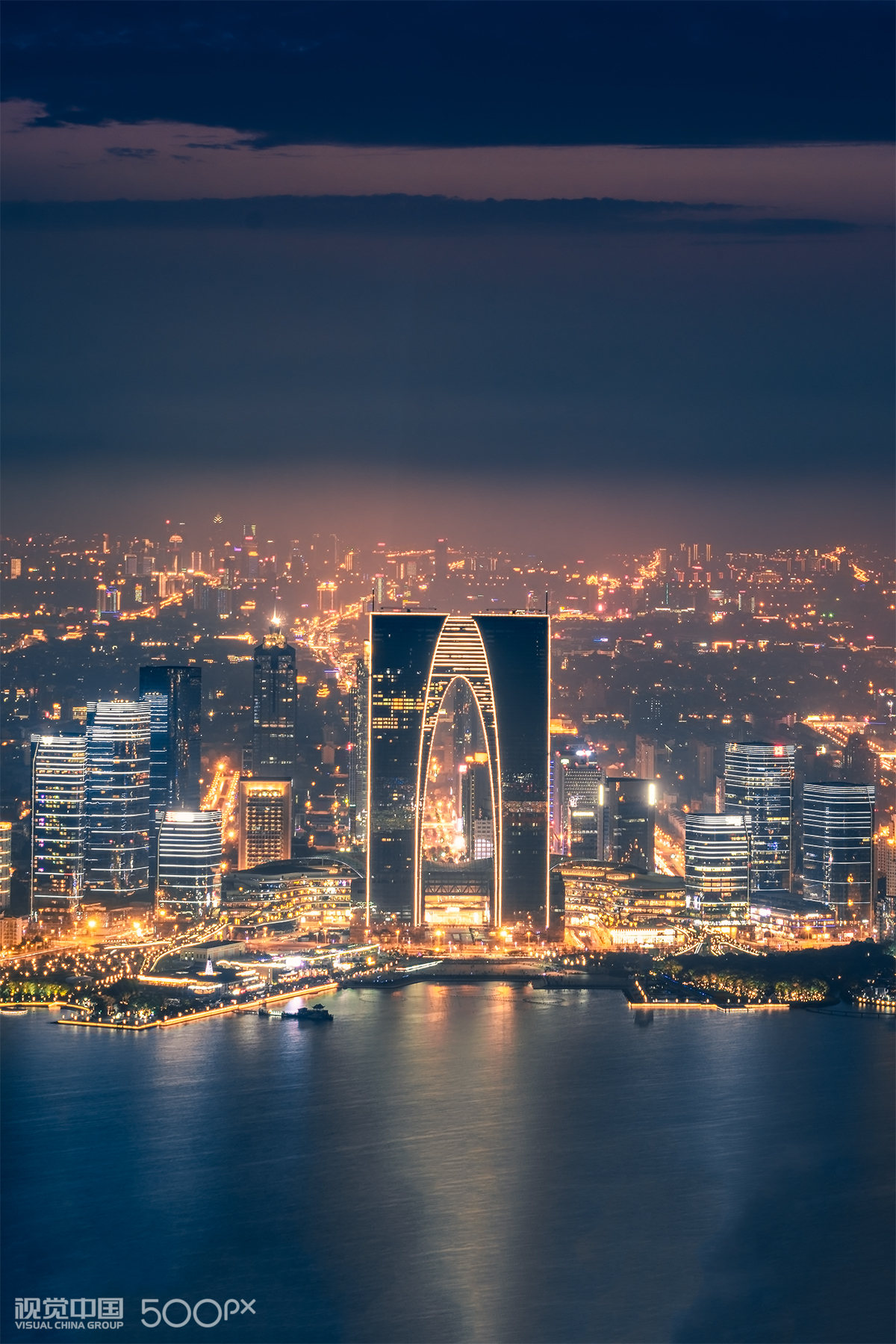 苏州东方之门秋裤楼夜景