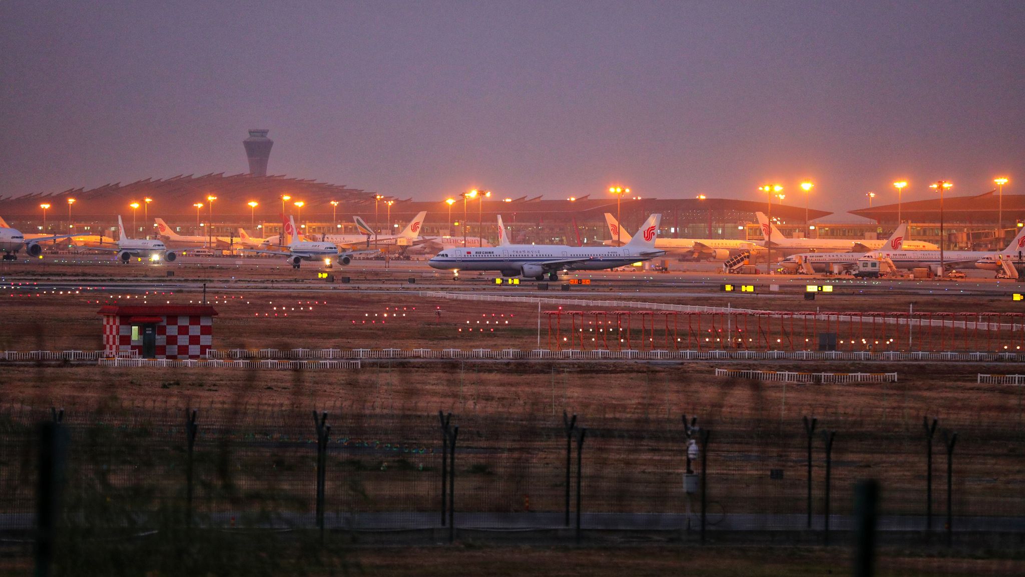 夜幕下的首都机场