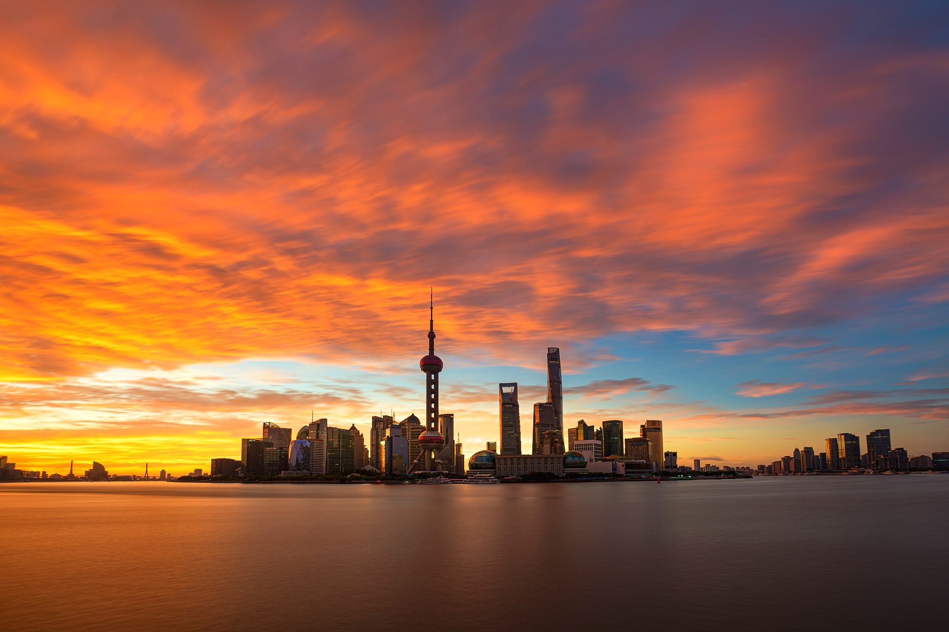 上海陆家嘴日出红霞