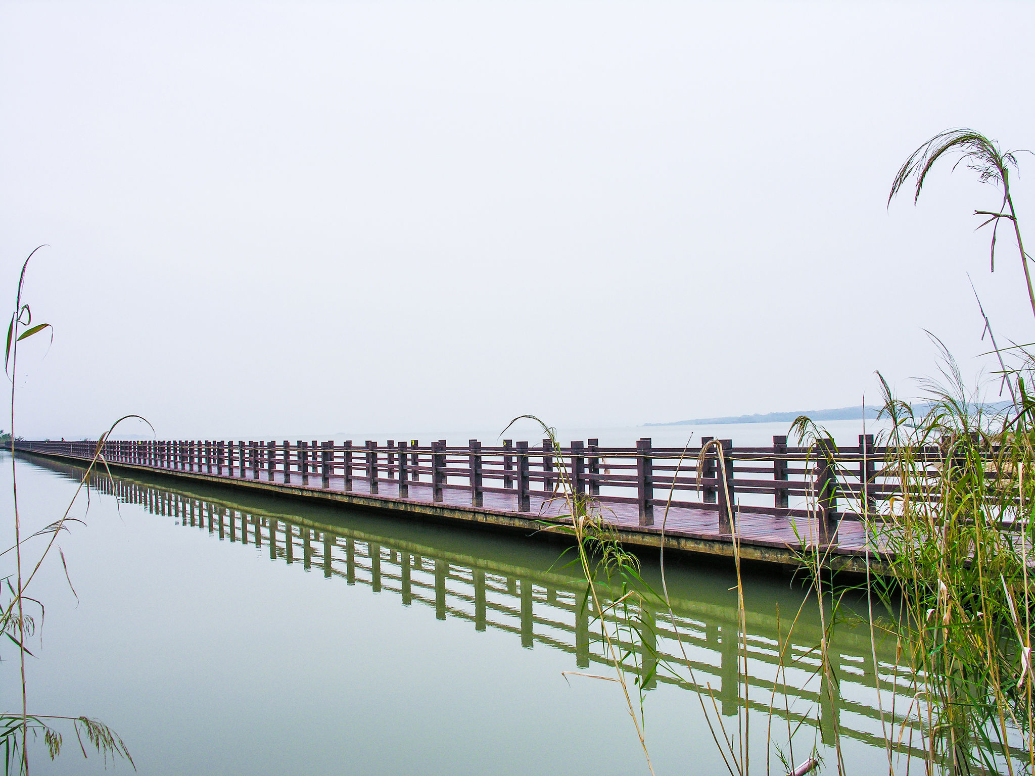 武汉旅拍-梁子湖-龙湾半岛:湖边的栈桥