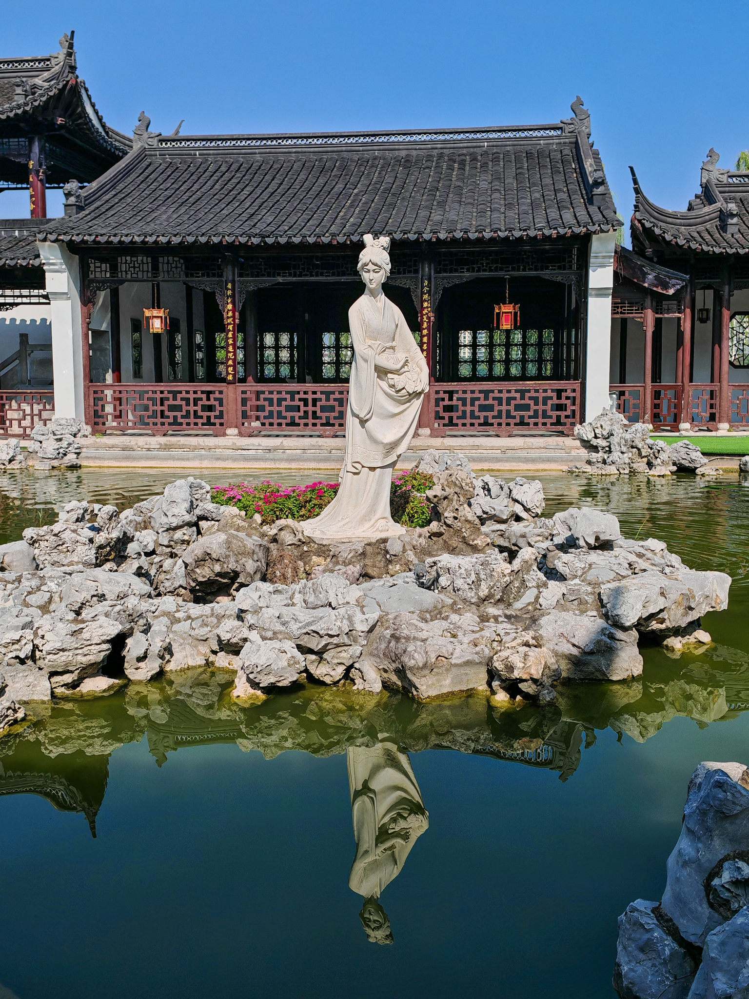 南京莫愁湖莫愁女雕像景观